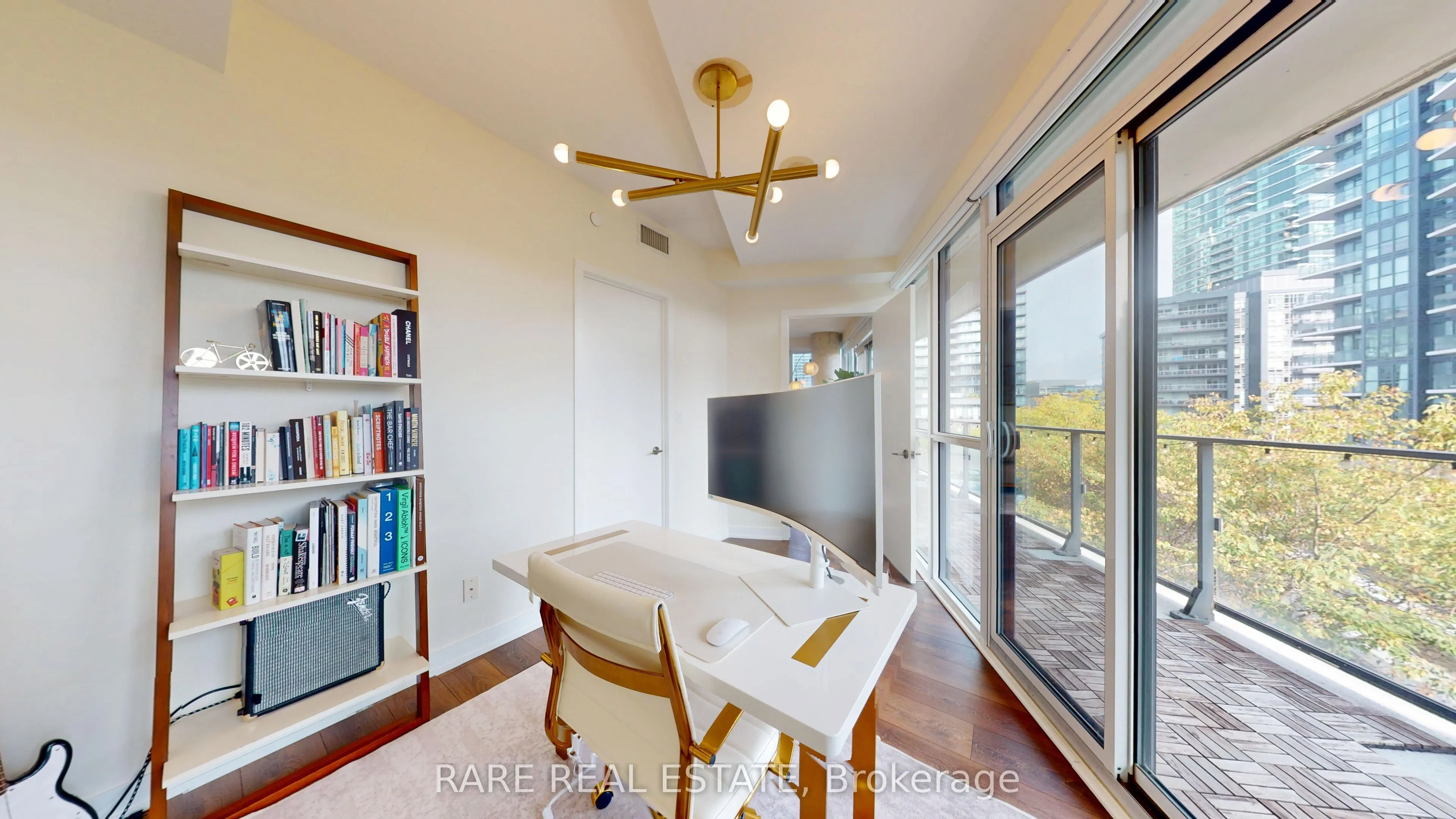 50 Bruyeres Mews #905