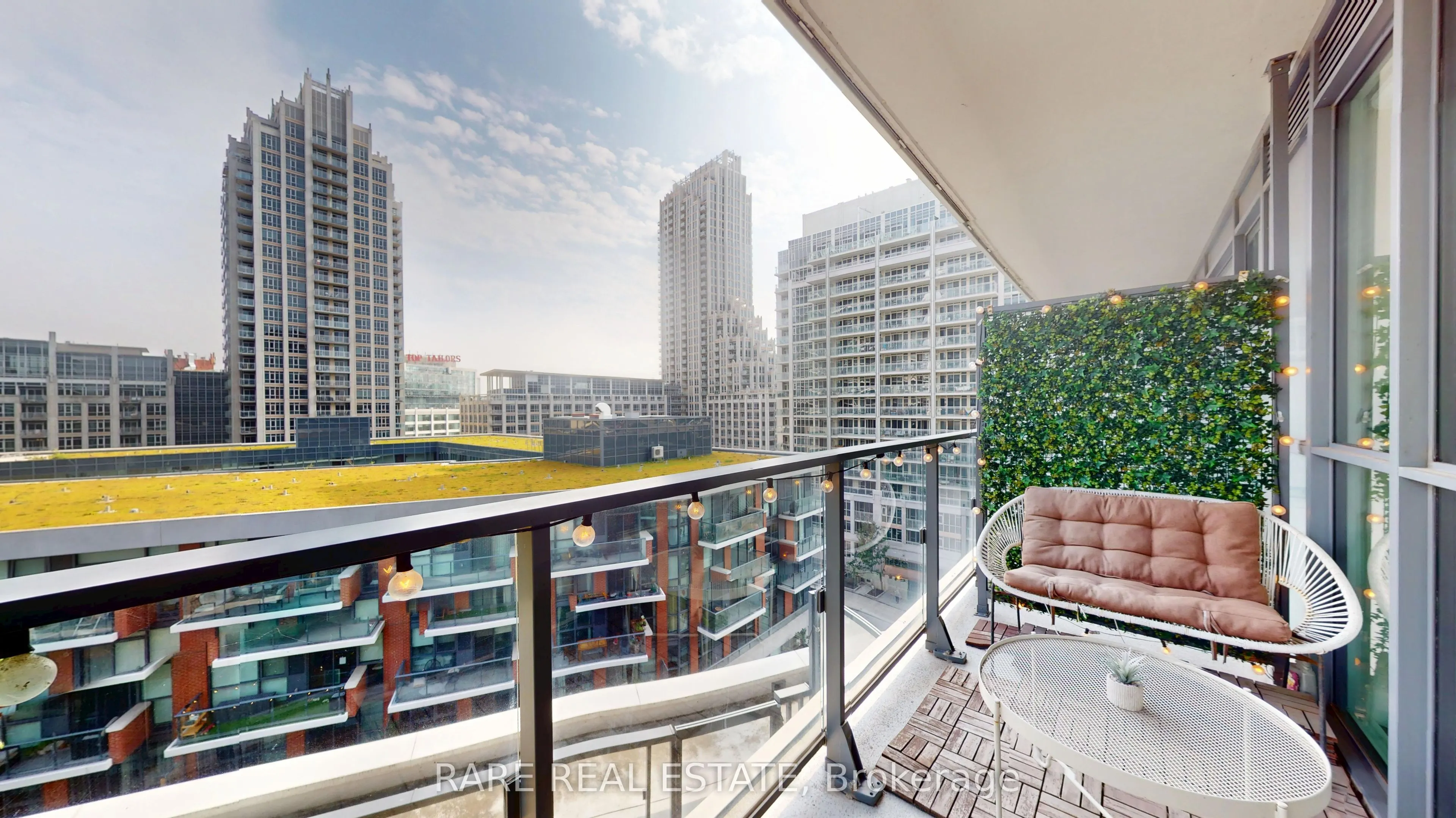50 Bruyeres Mews #905