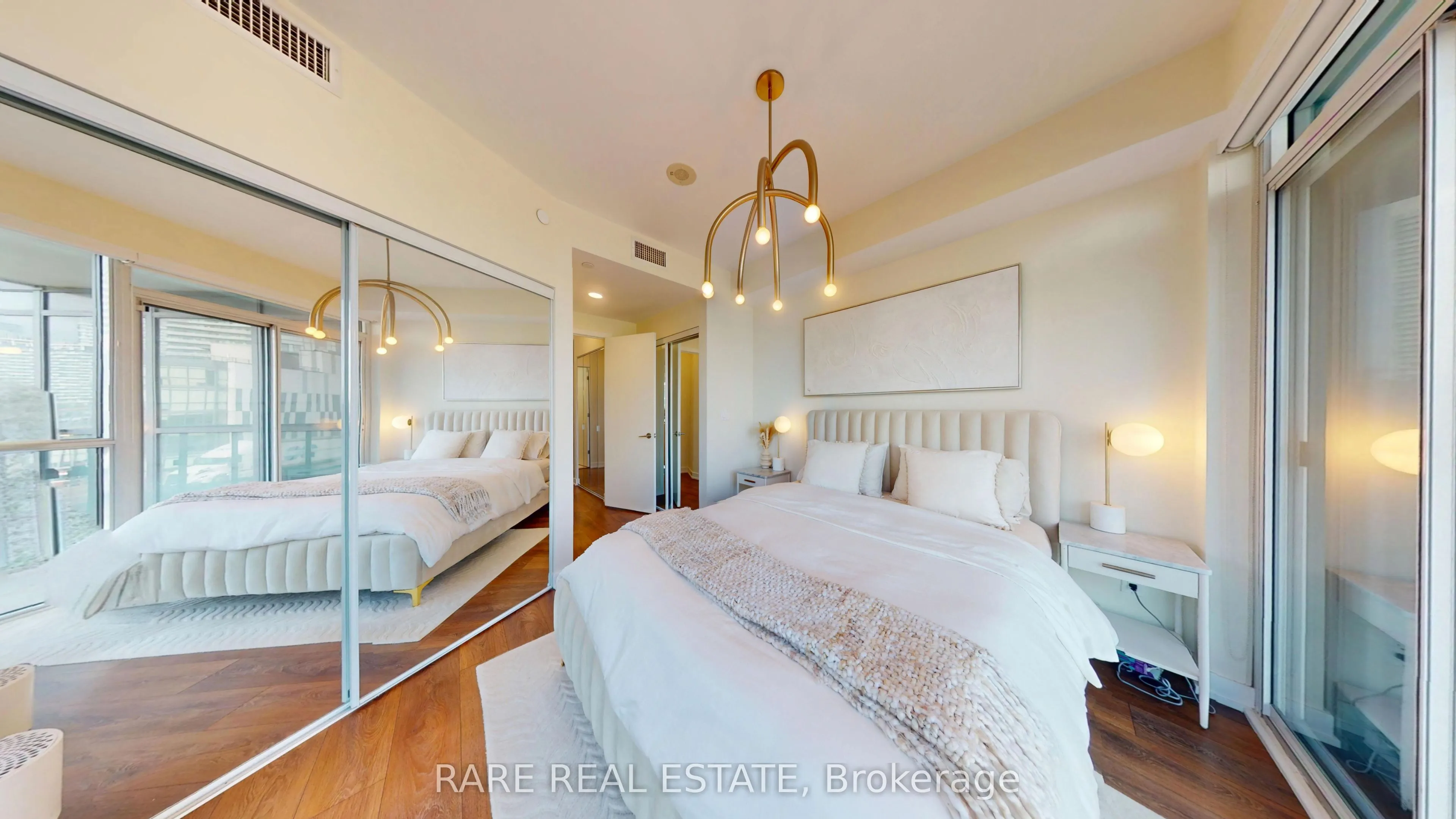50 Bruyeres Mews #905