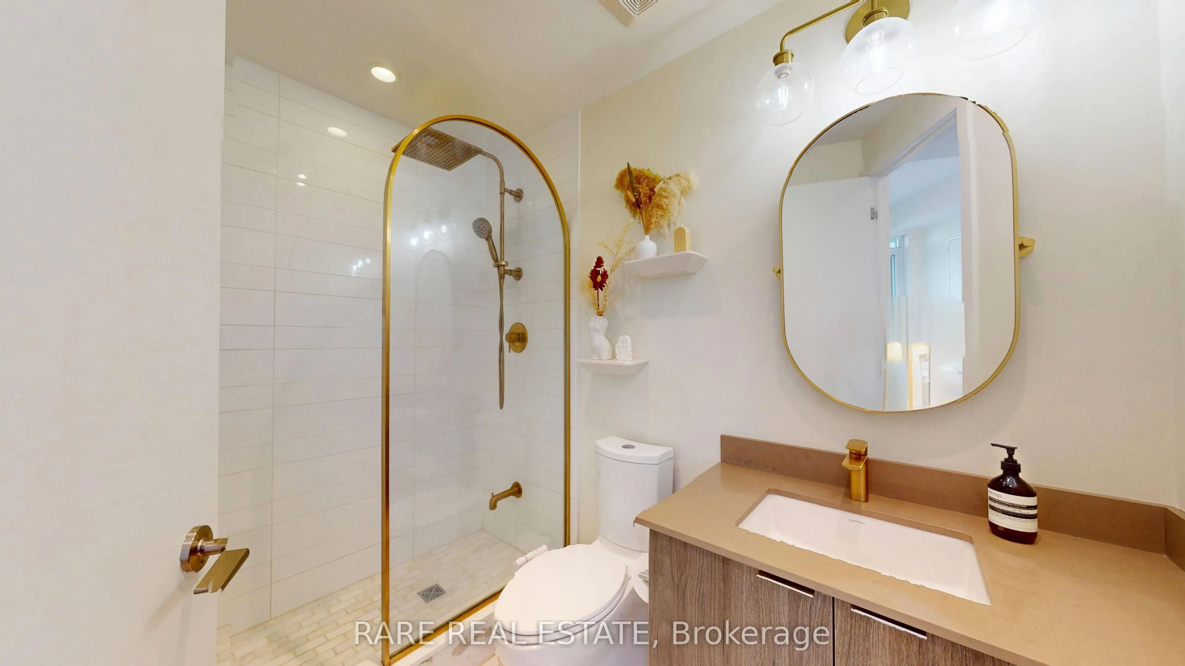 50 Bruyeres Mews #905