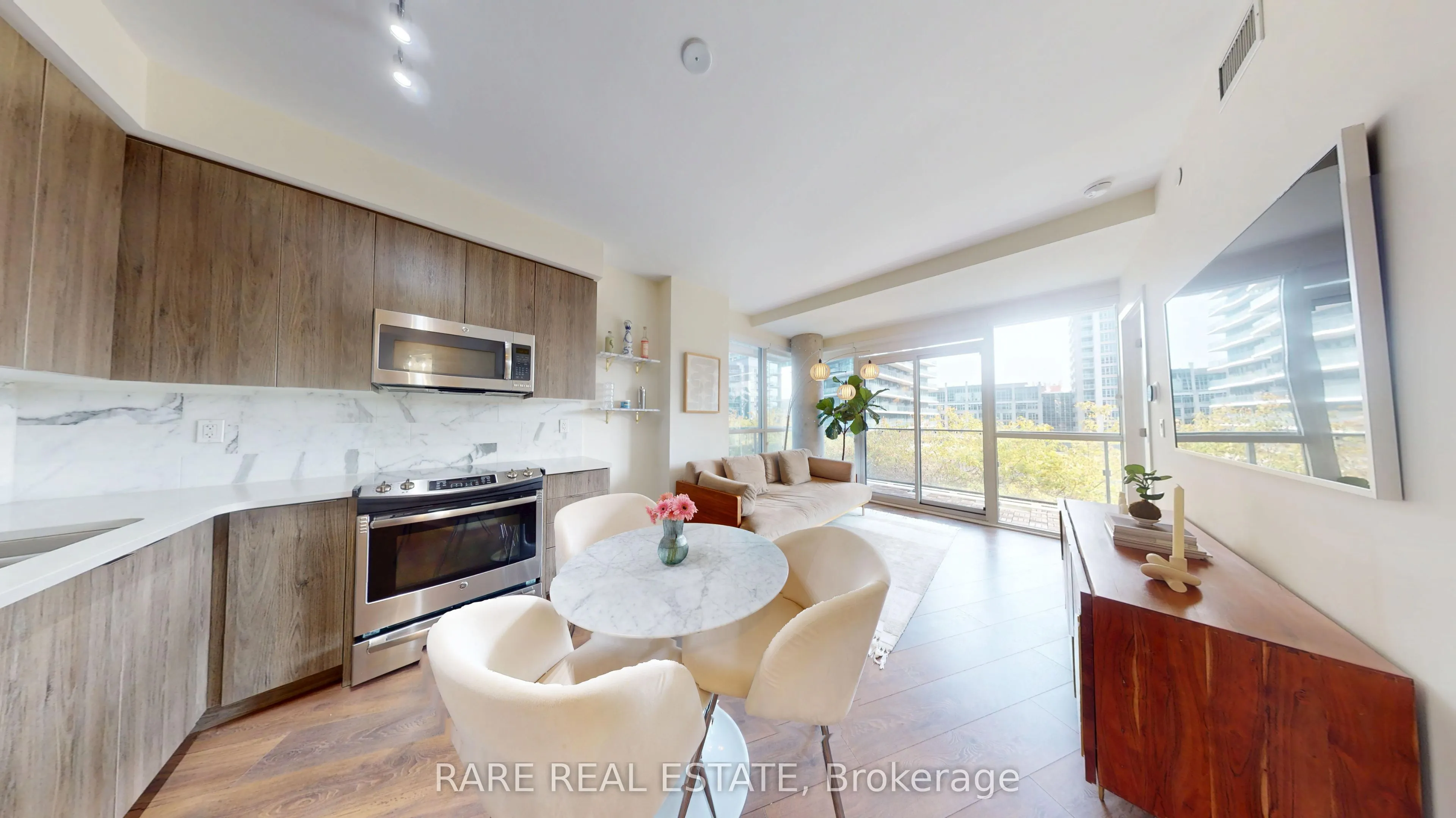 50 Bruyeres Mews #905