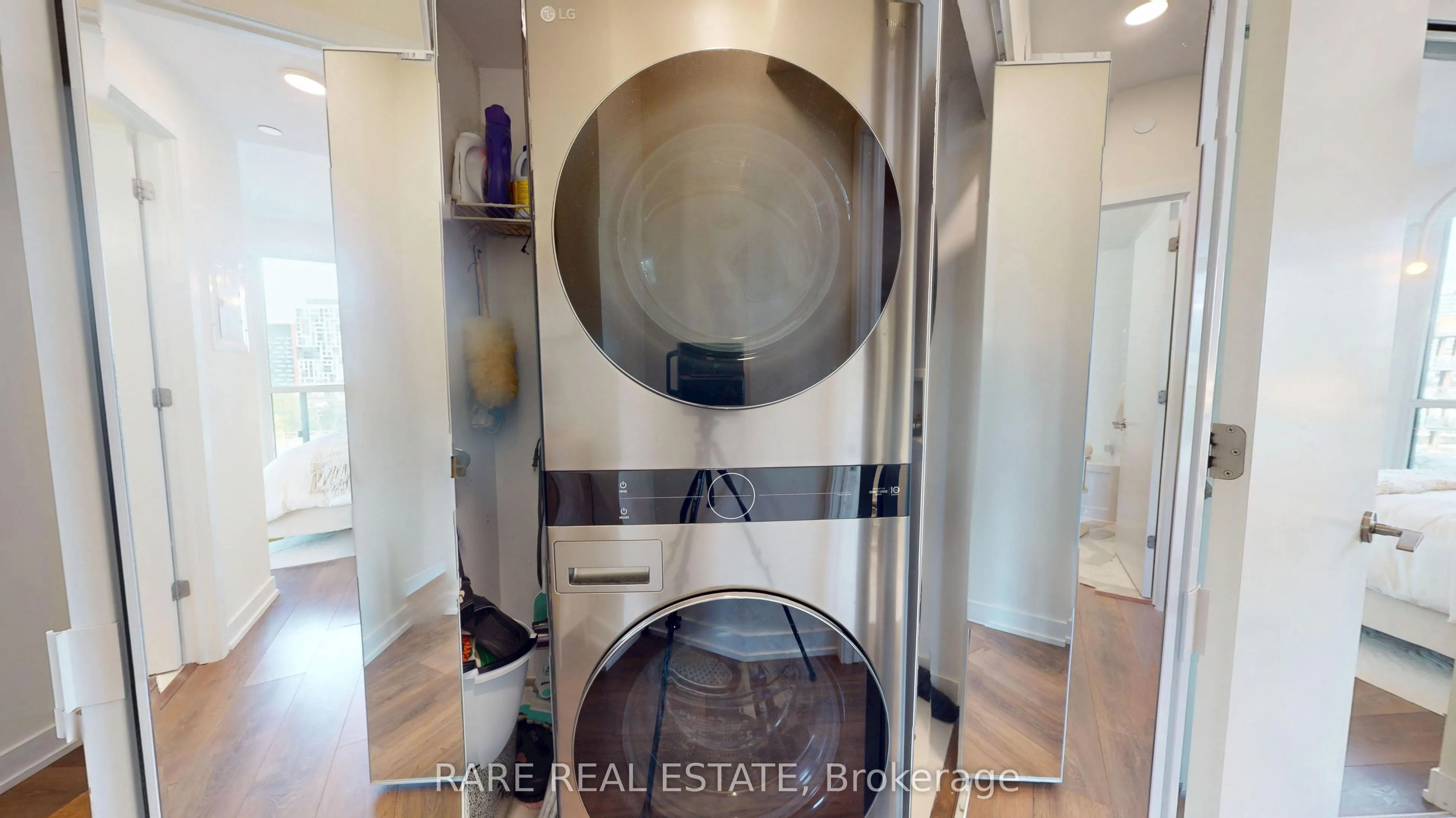 50 Bruyeres Mews #905