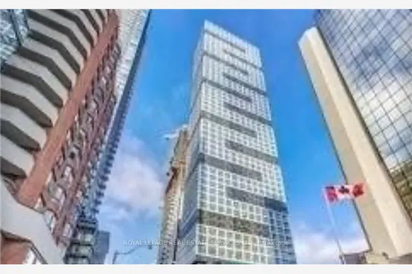 181 Dundas Street E