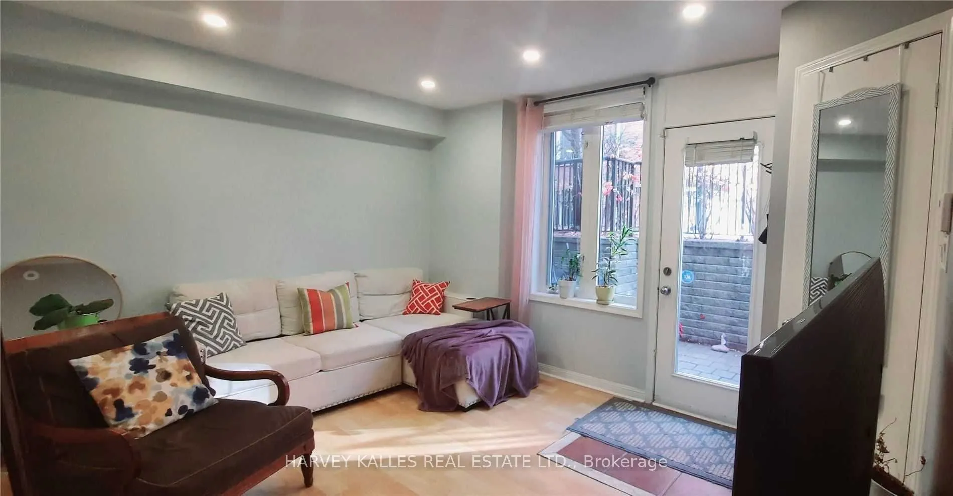 28 Douro Street #220