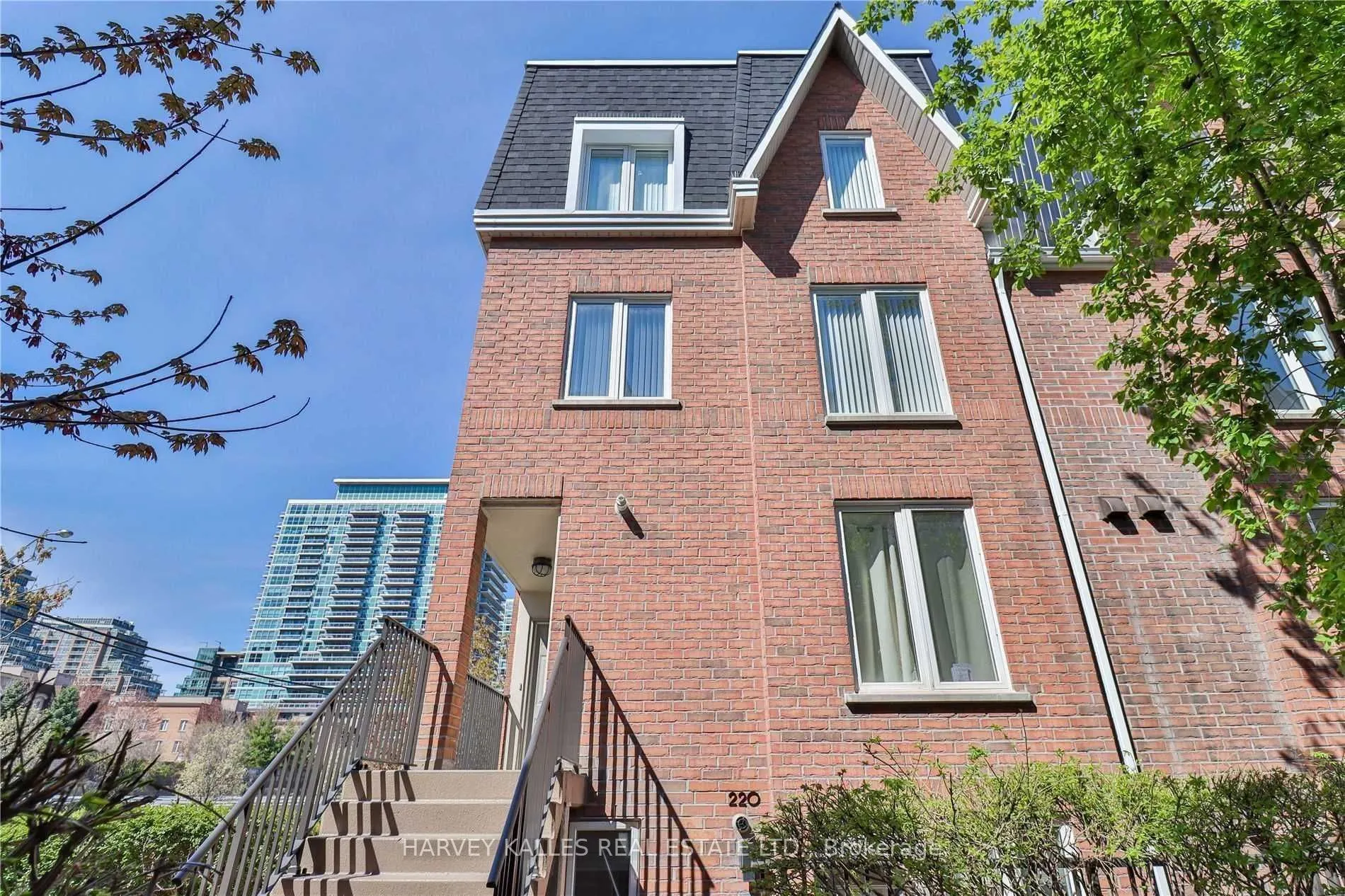 28 Douro Street #220