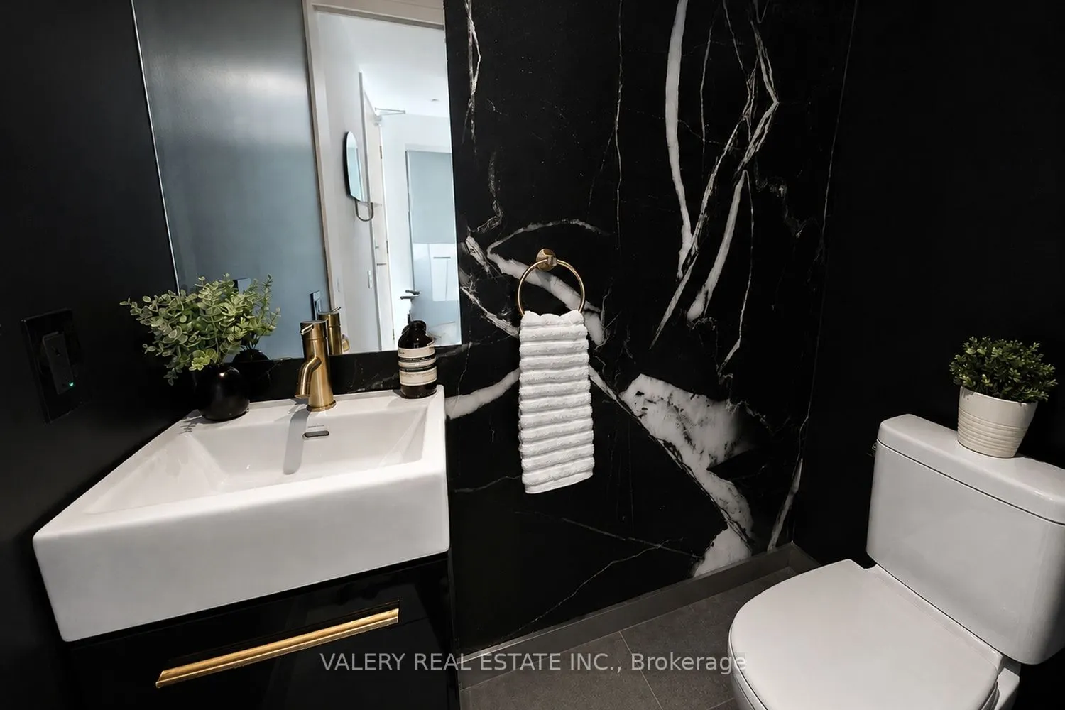 629 King Street W #1022