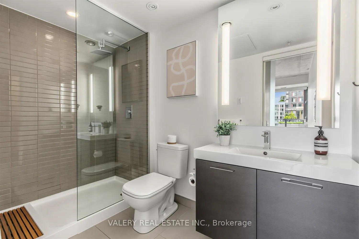 629 King Street W #1022