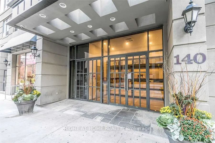 140 Simcoe Street #301