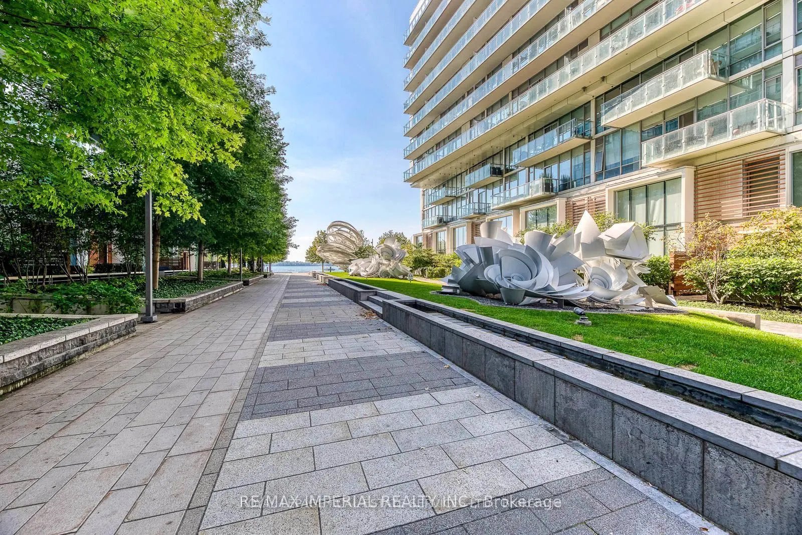 15 Queens Quay E #205