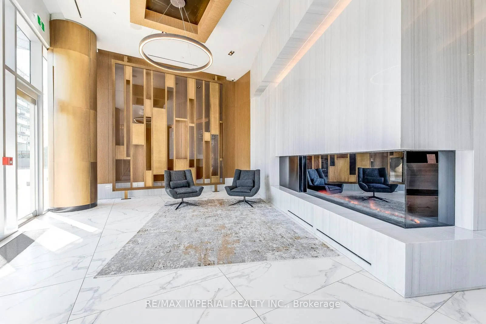 15 Queens Quay E #205