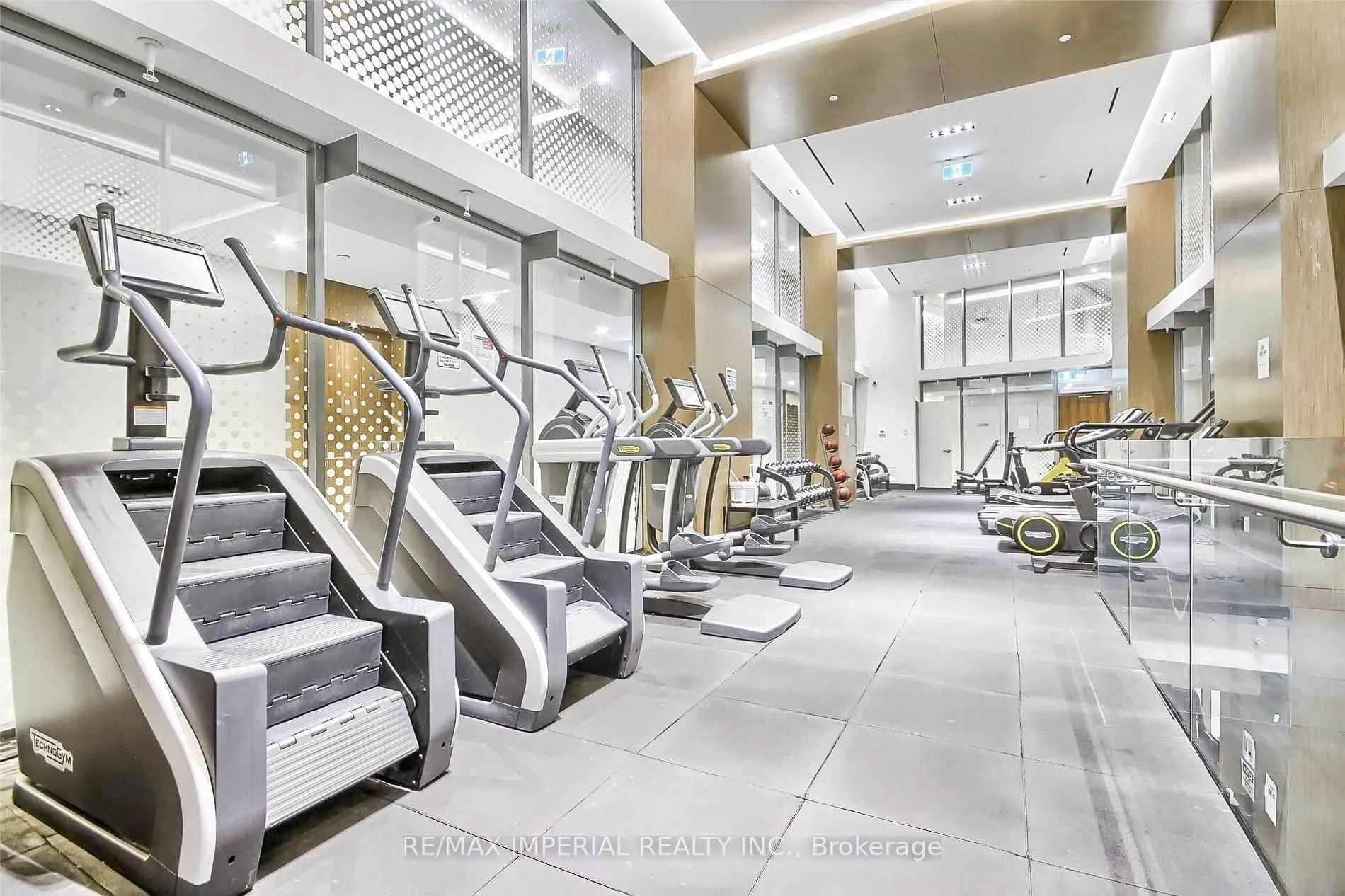 15 Queens Quay E #205