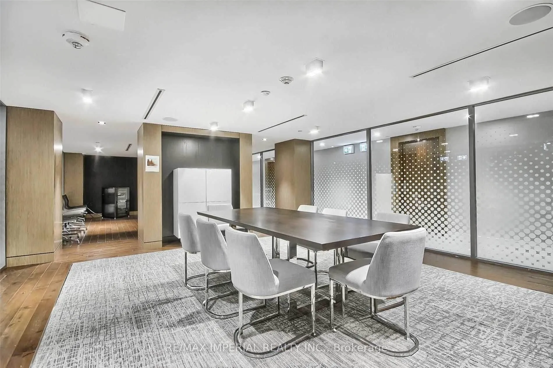 15 Queens Quay E #205