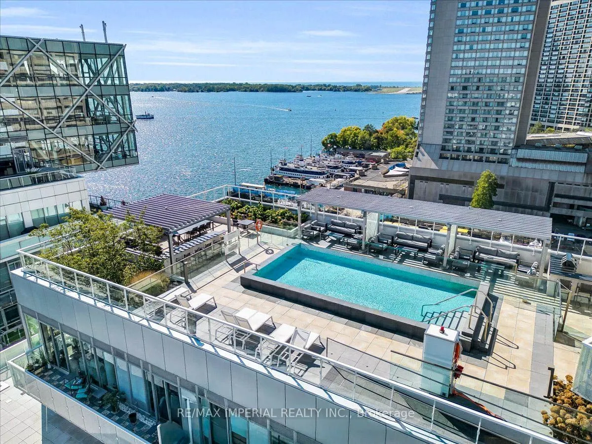 15 Queens Quay E #205
