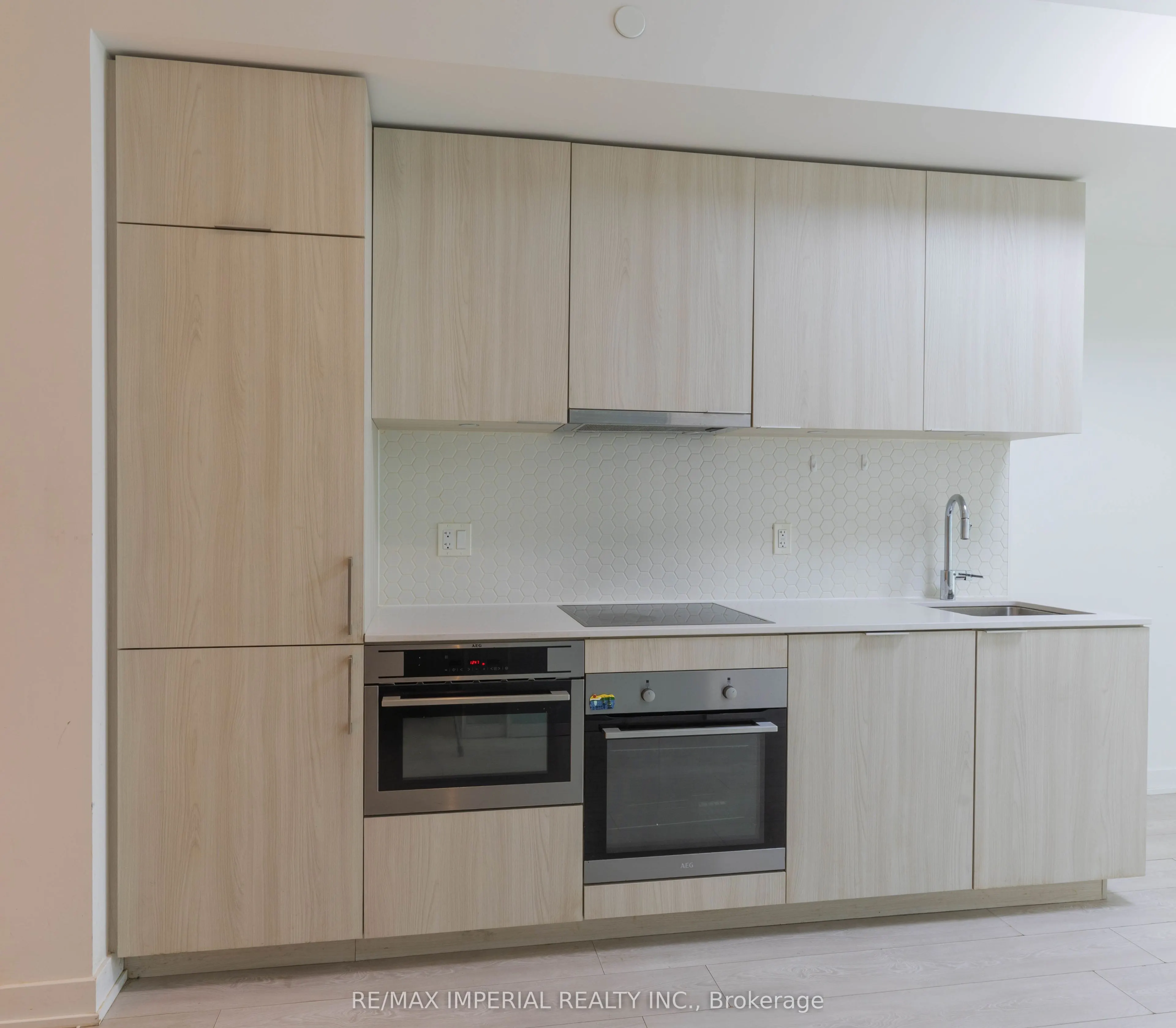 15 Queens Quay E #205