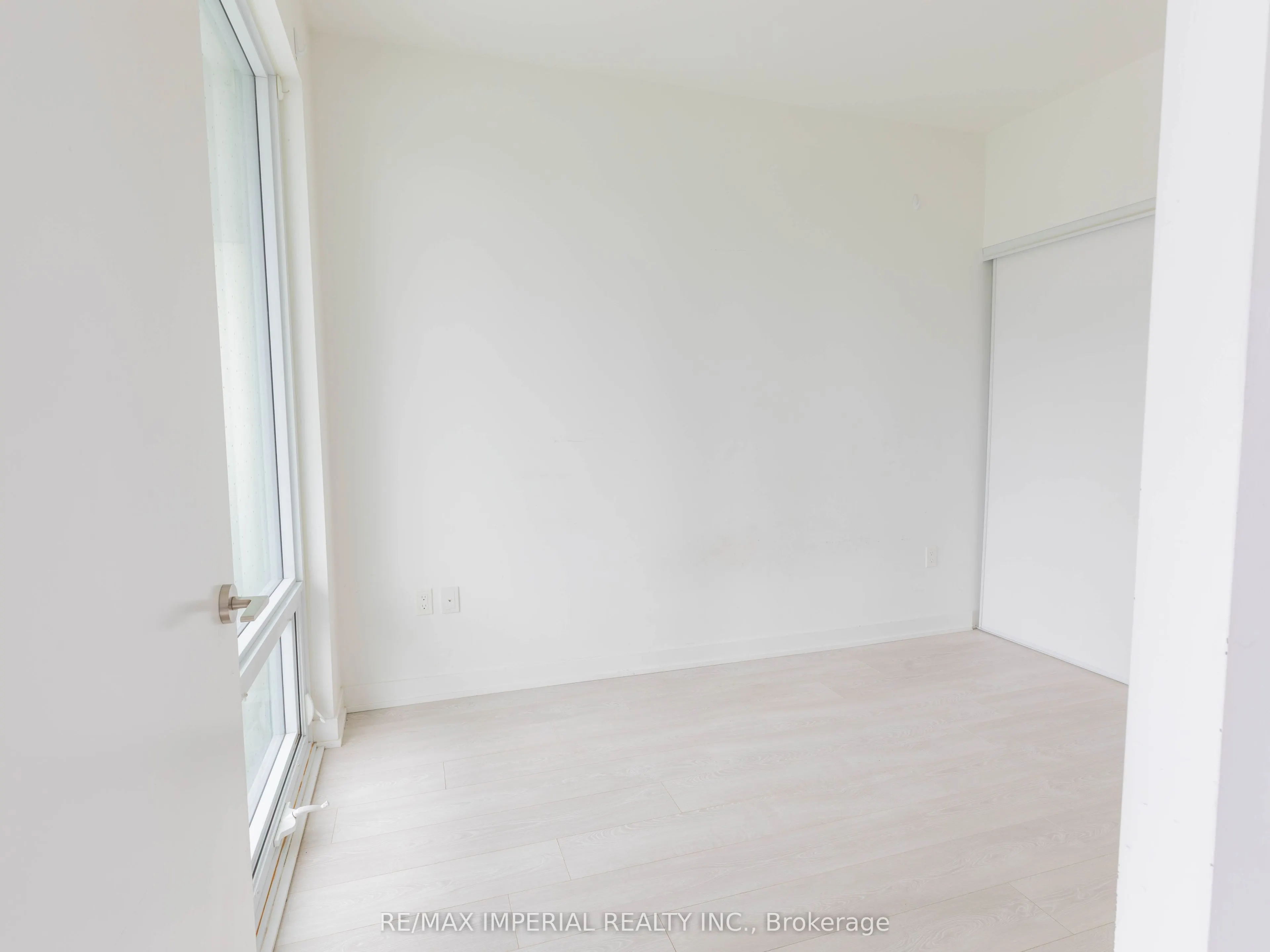 15 Queens Quay E #205