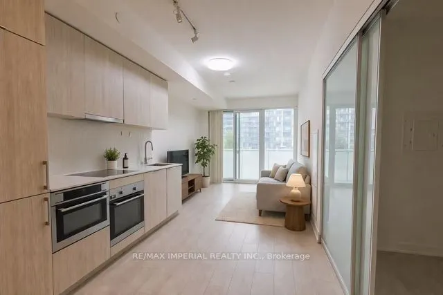 15 Queens Quay E #205