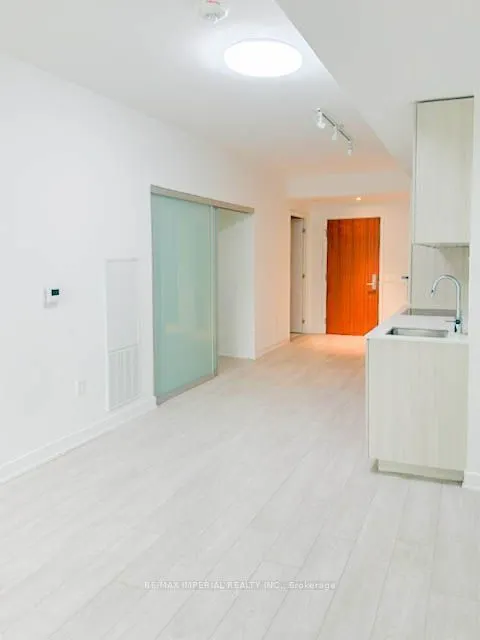 15 Queens Quay E #205