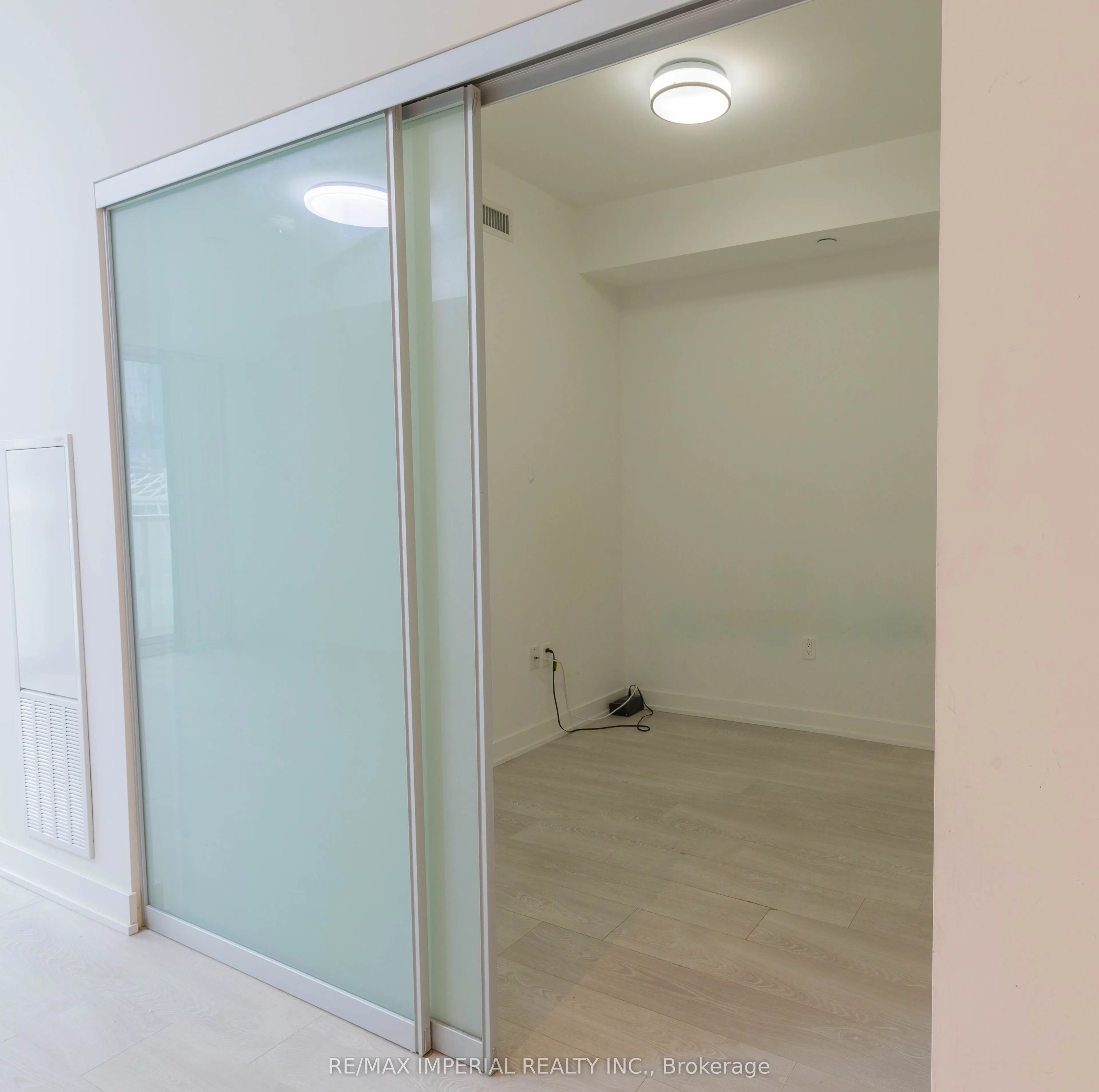 15 Queens Quay E #205
