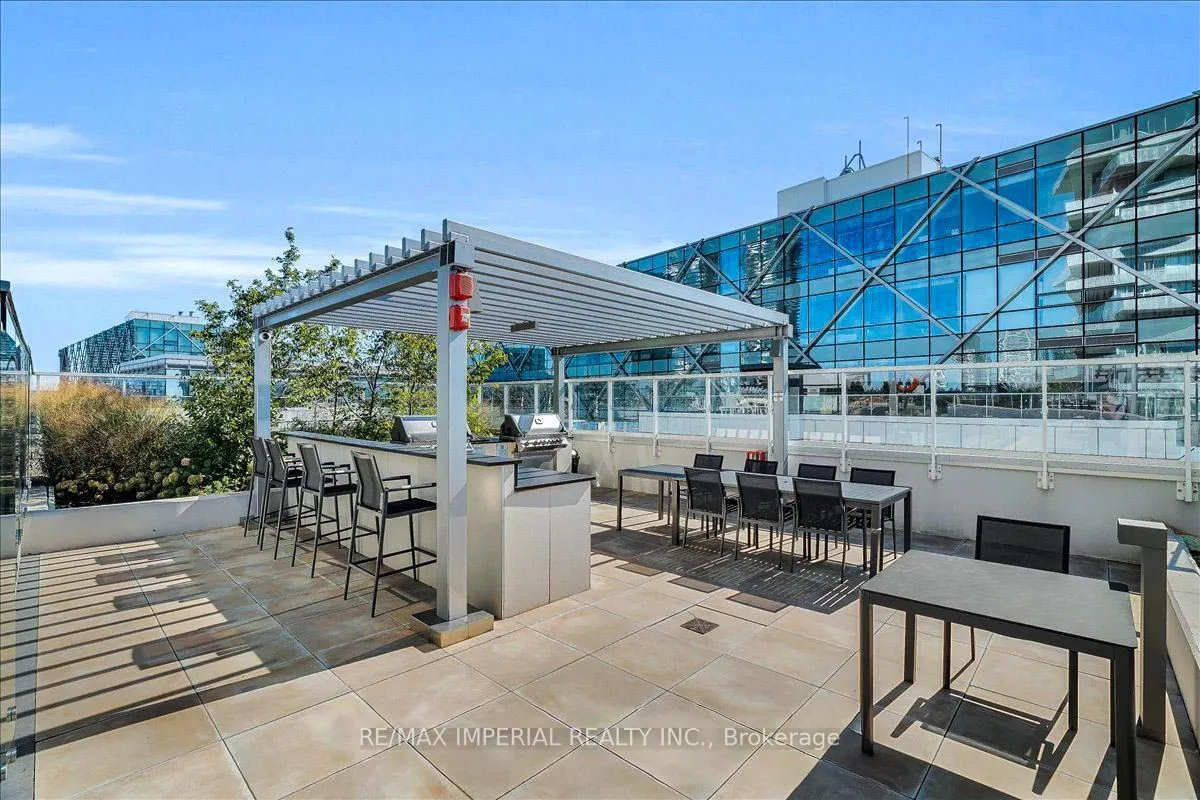 15 Queens Quay E #205