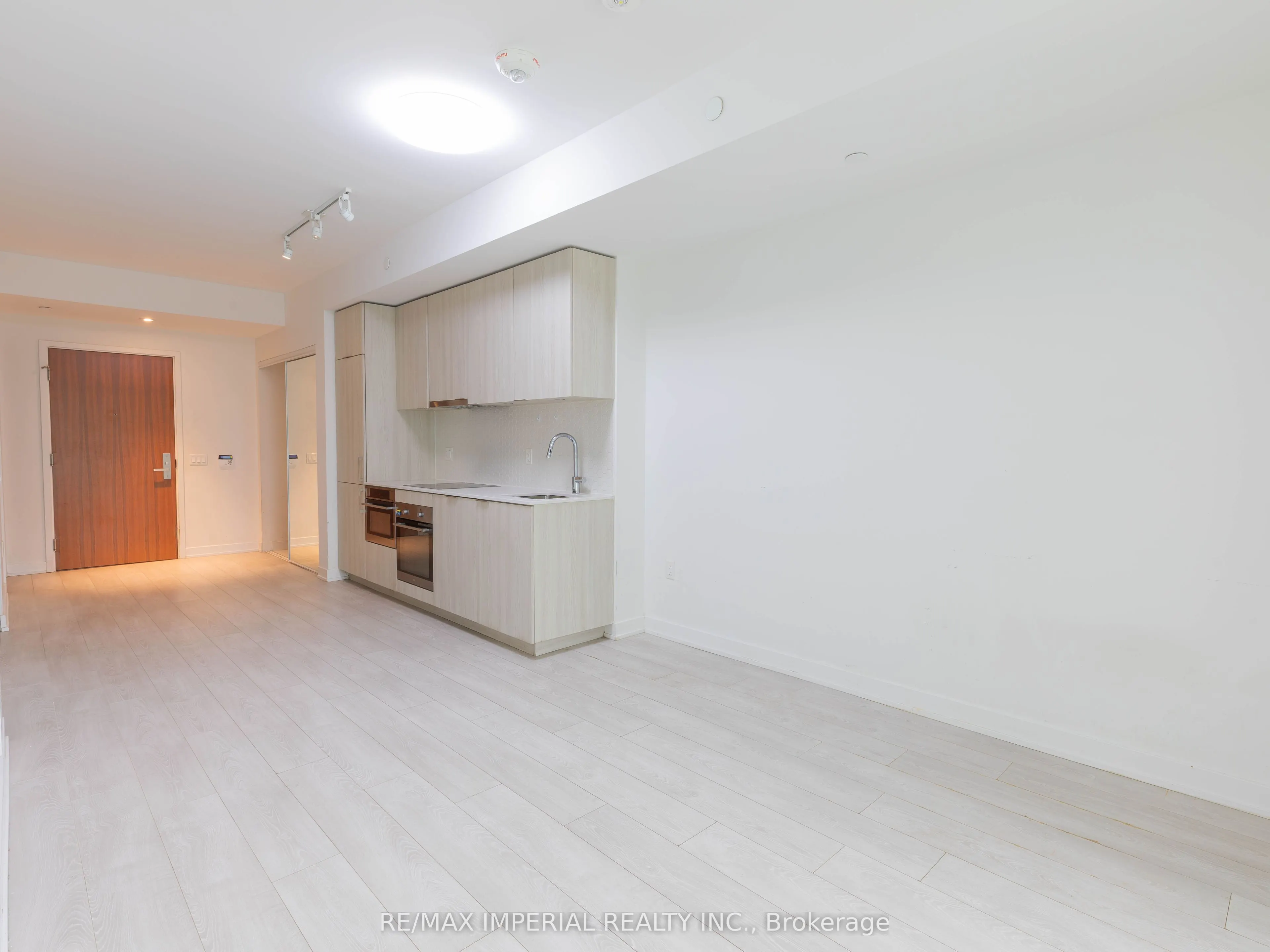 15 Queens Quay E #205