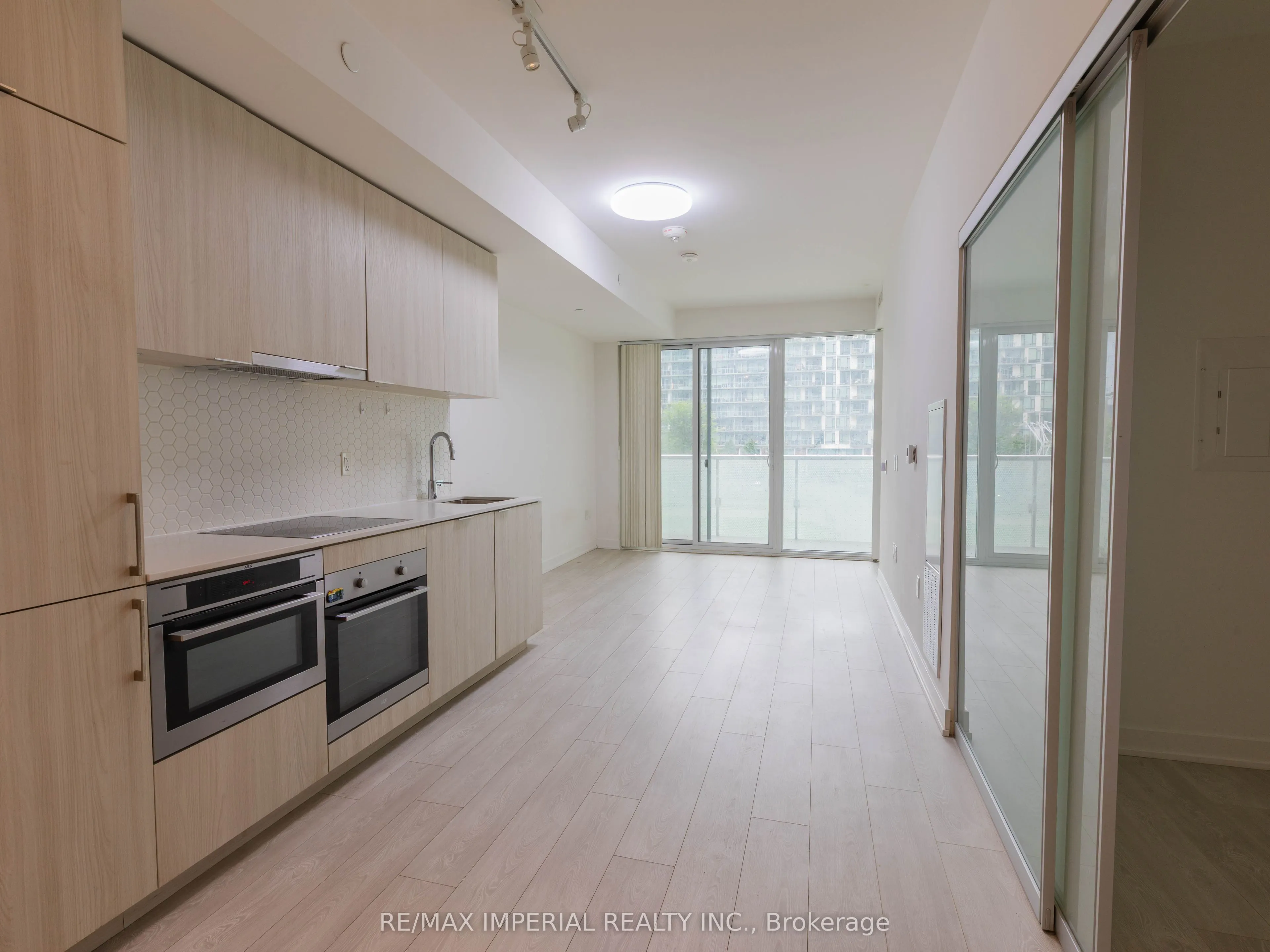 15 Queens Quay E #205