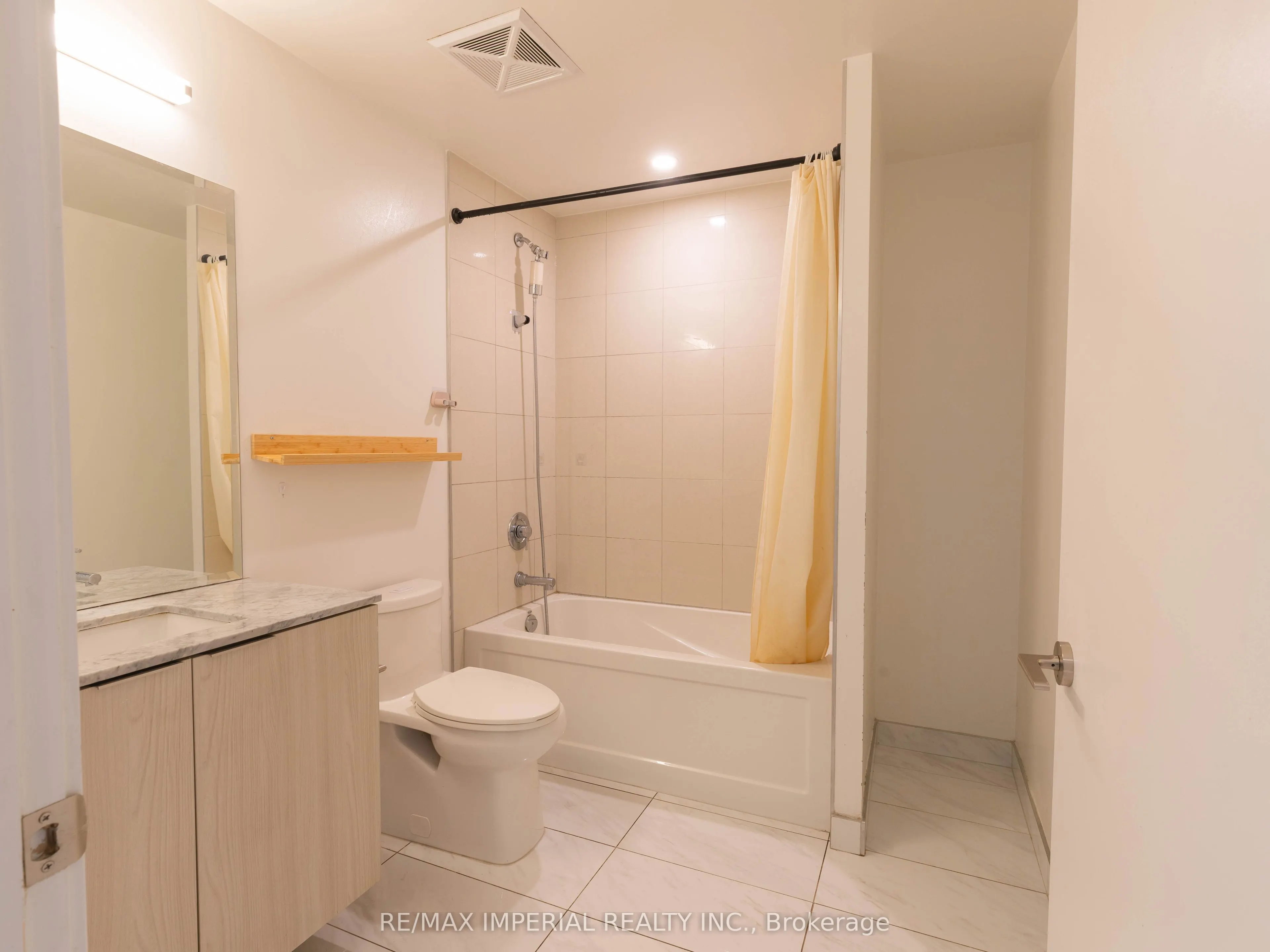 15 Queens Quay E #205