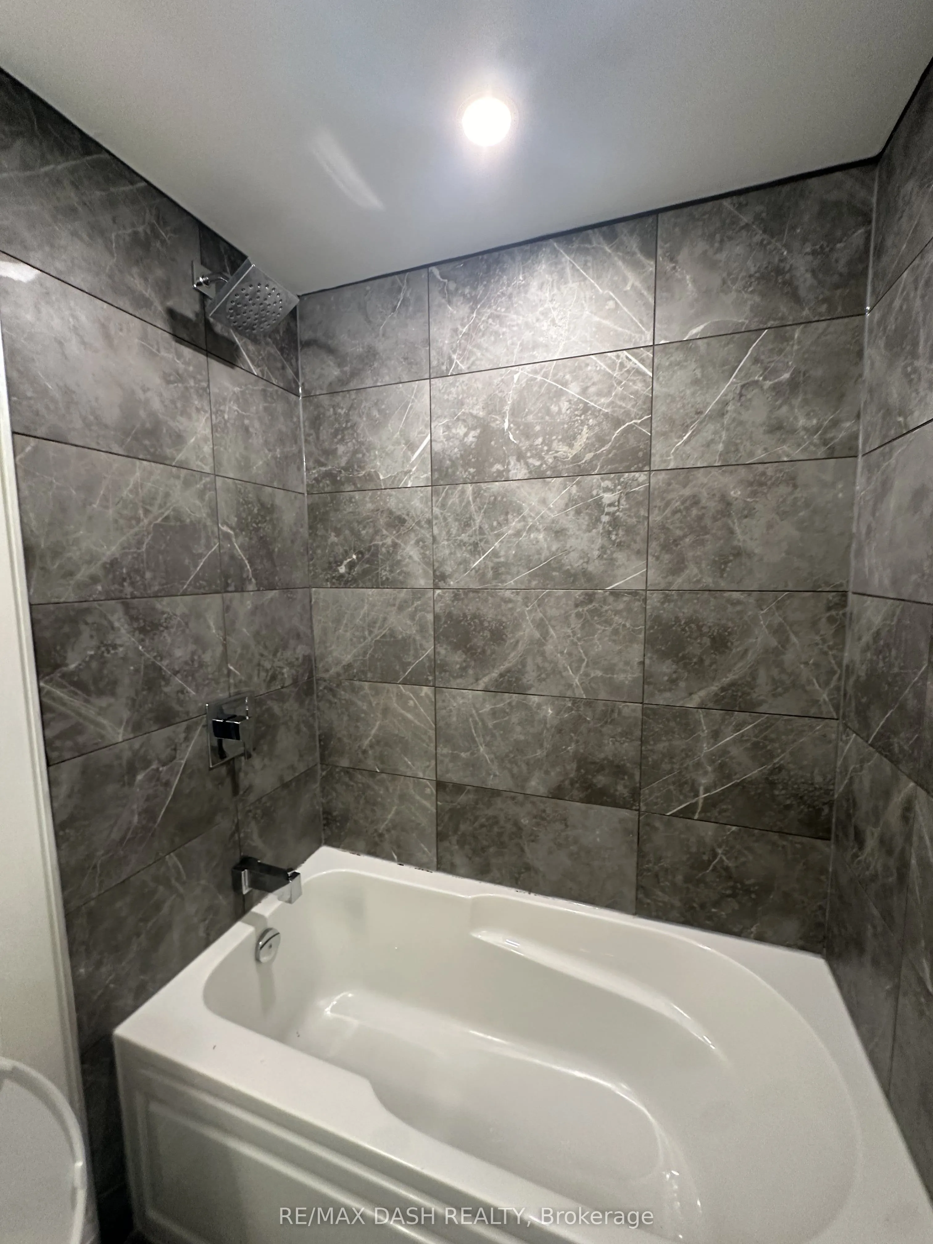 151 Avenue Road #501
