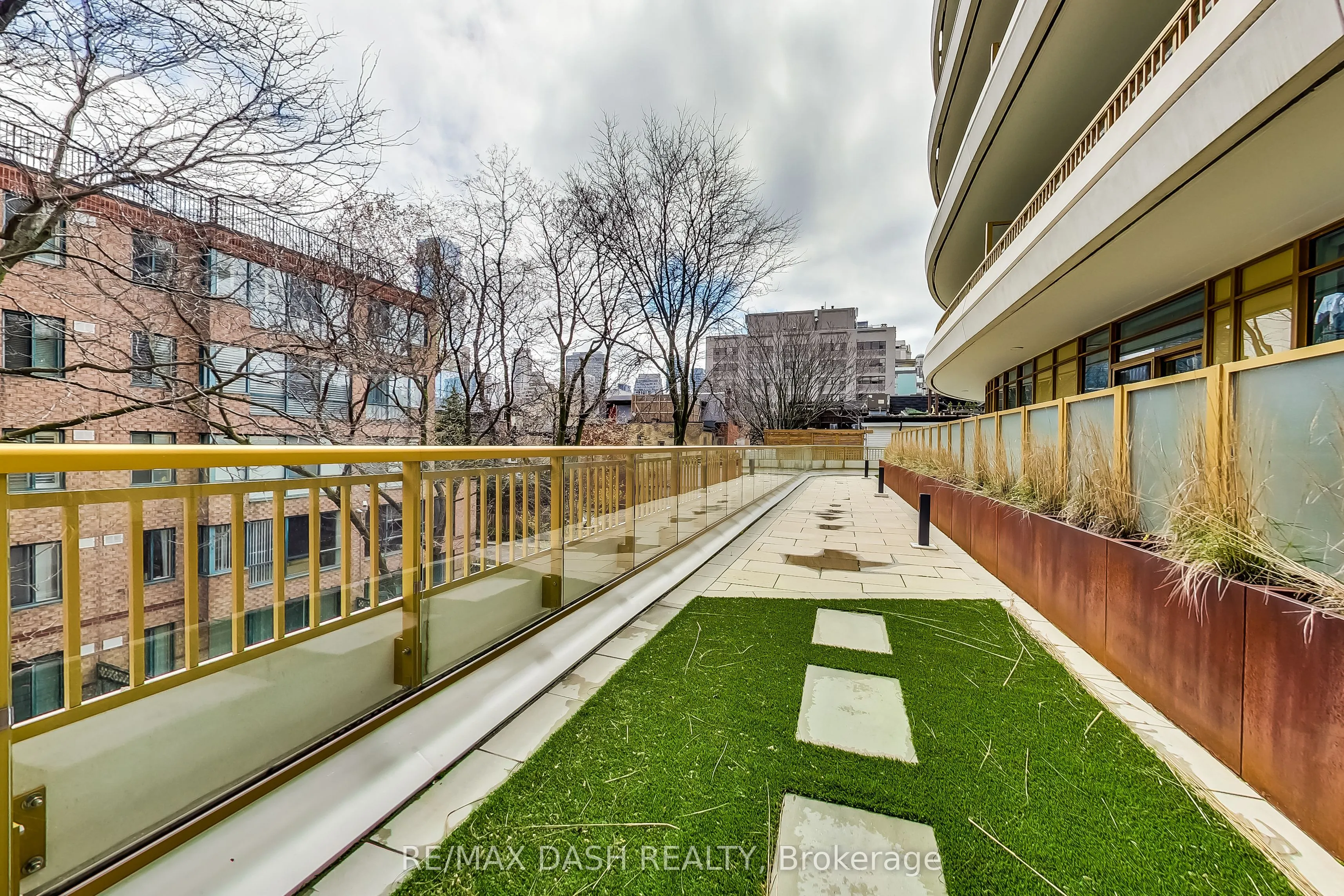 151 Avenue Road #501