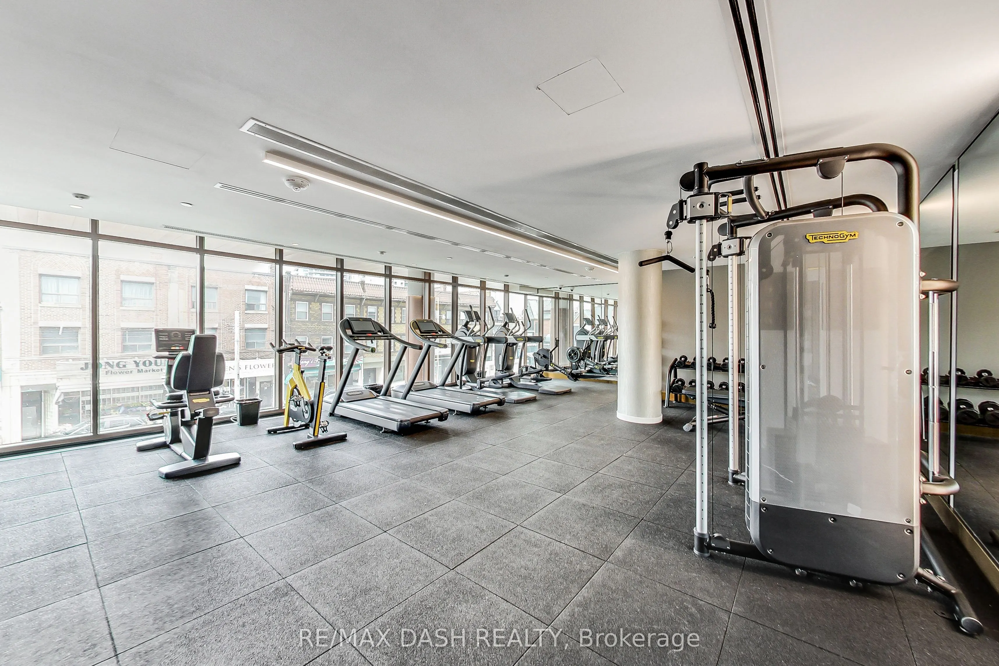 151 Avenue Road #501