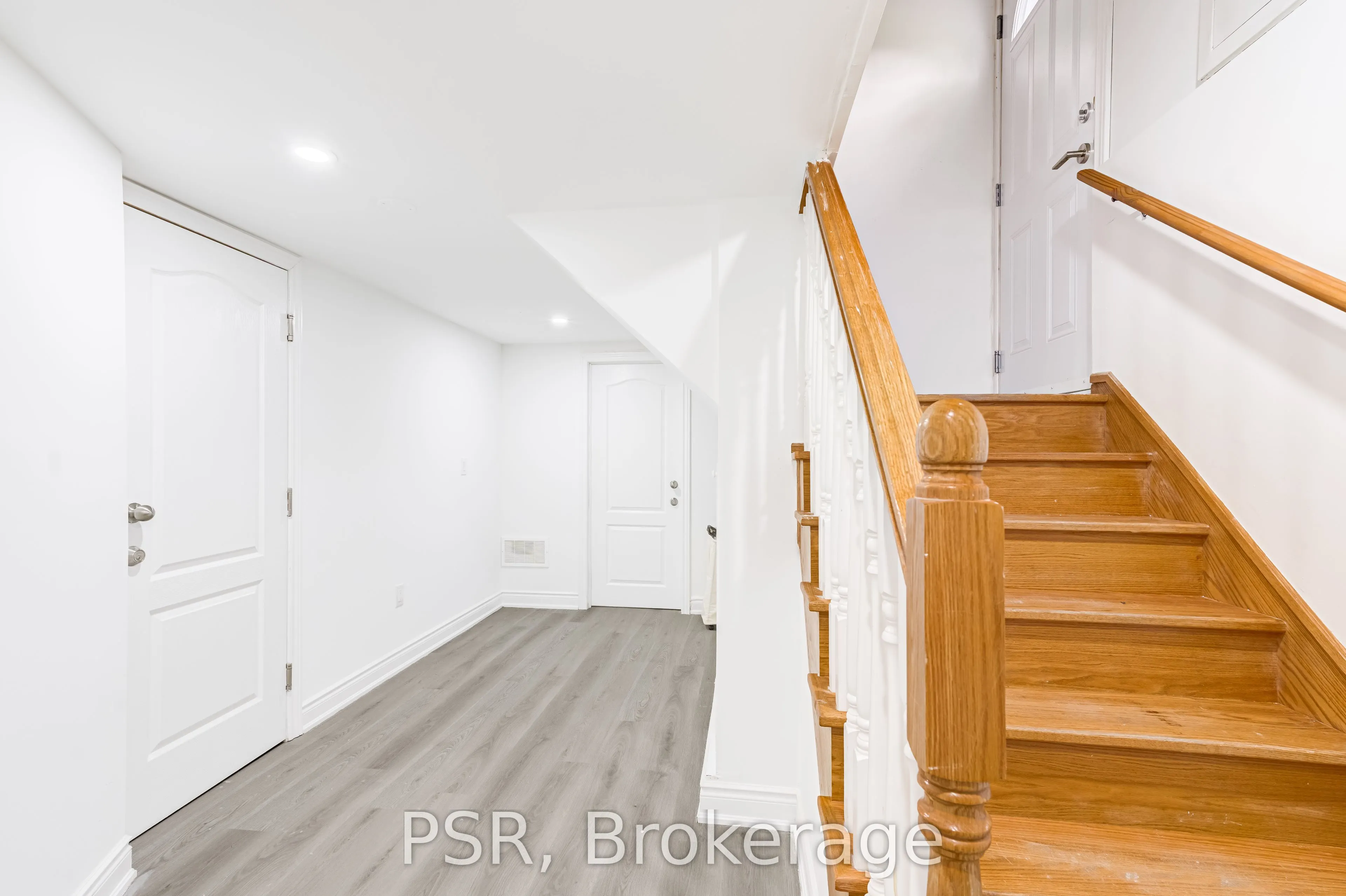 24 Skelmore Crescent #Lower