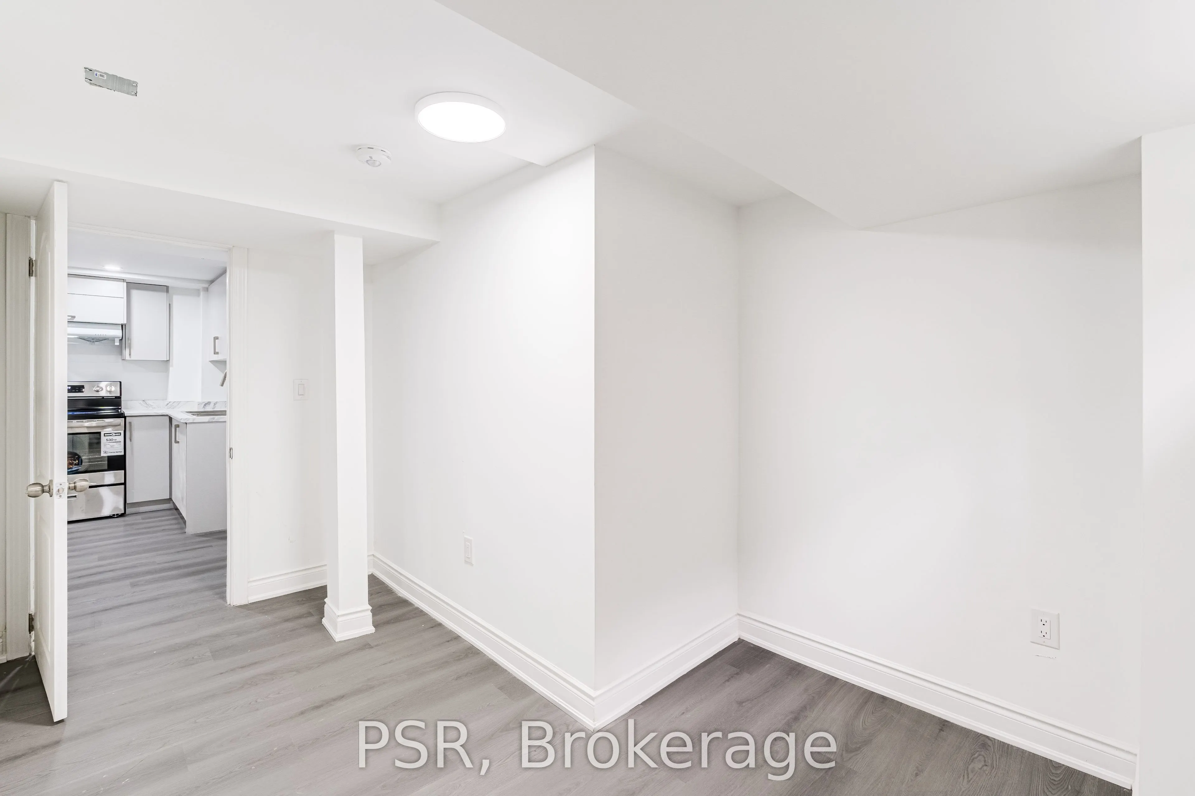 24 Skelmore Crescent #Lower