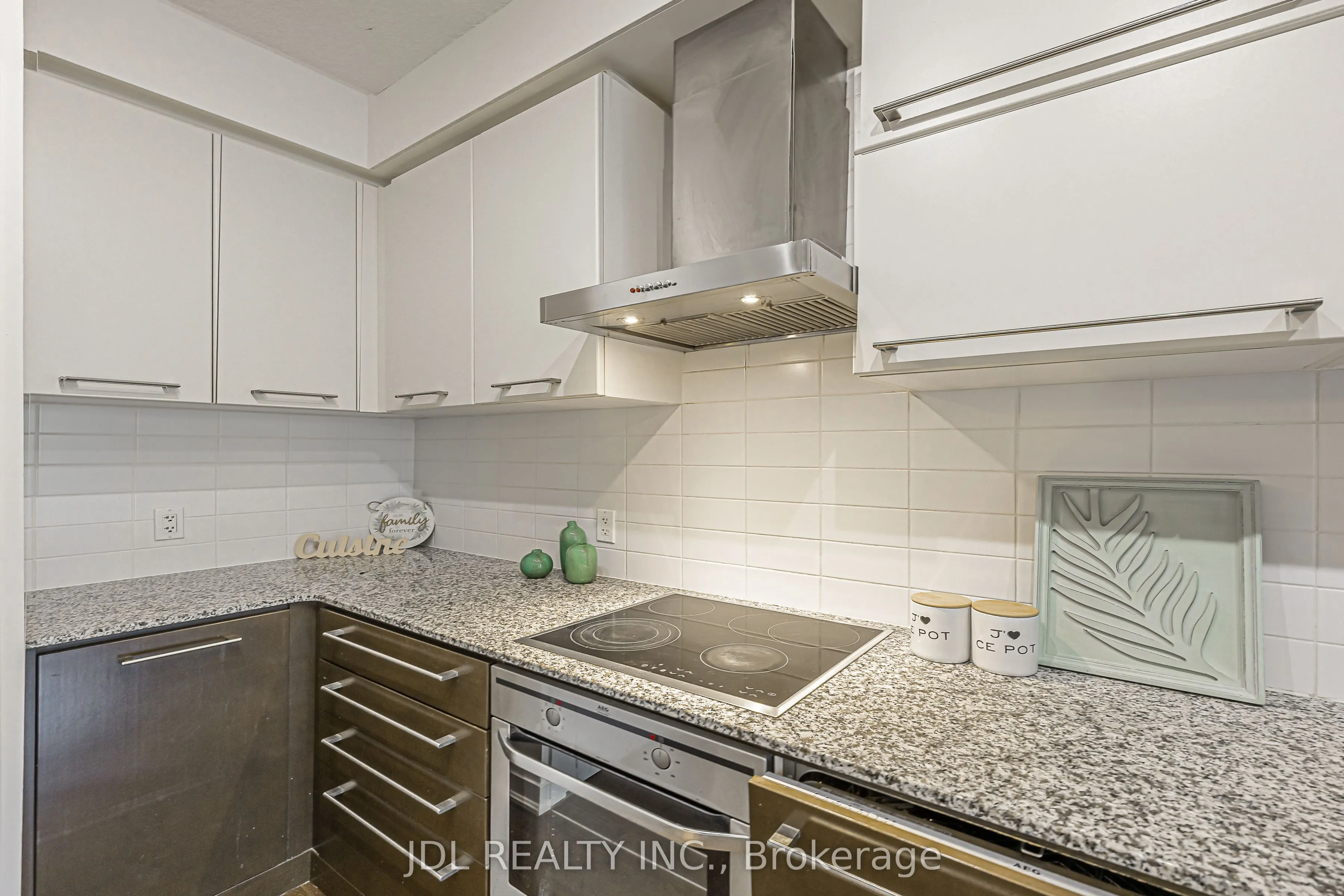 770 Bay Street #1105