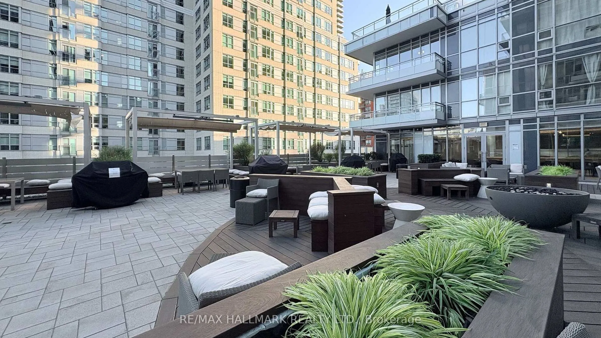 98 Lillian Street #1212