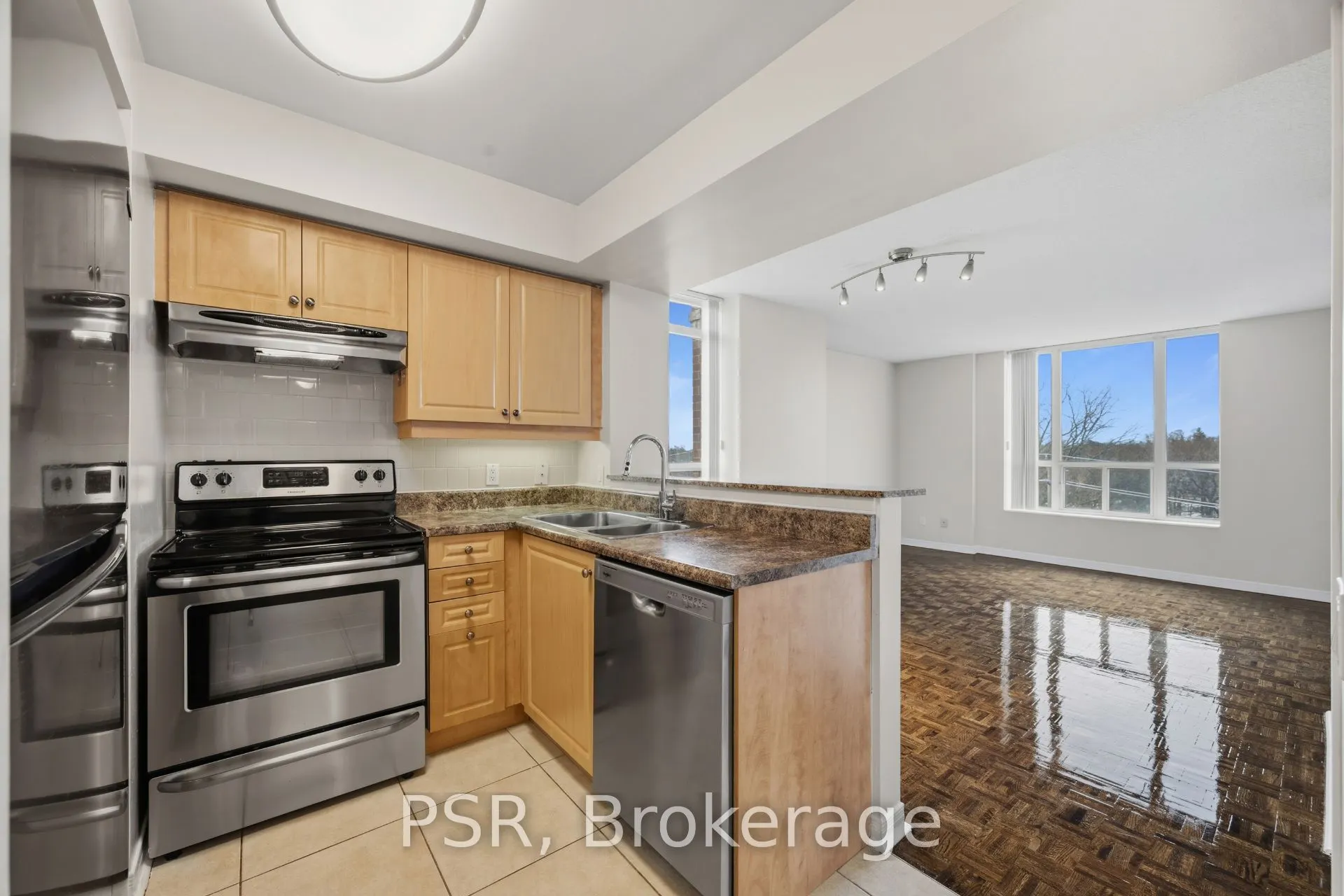515 Rosewell Avenue #302