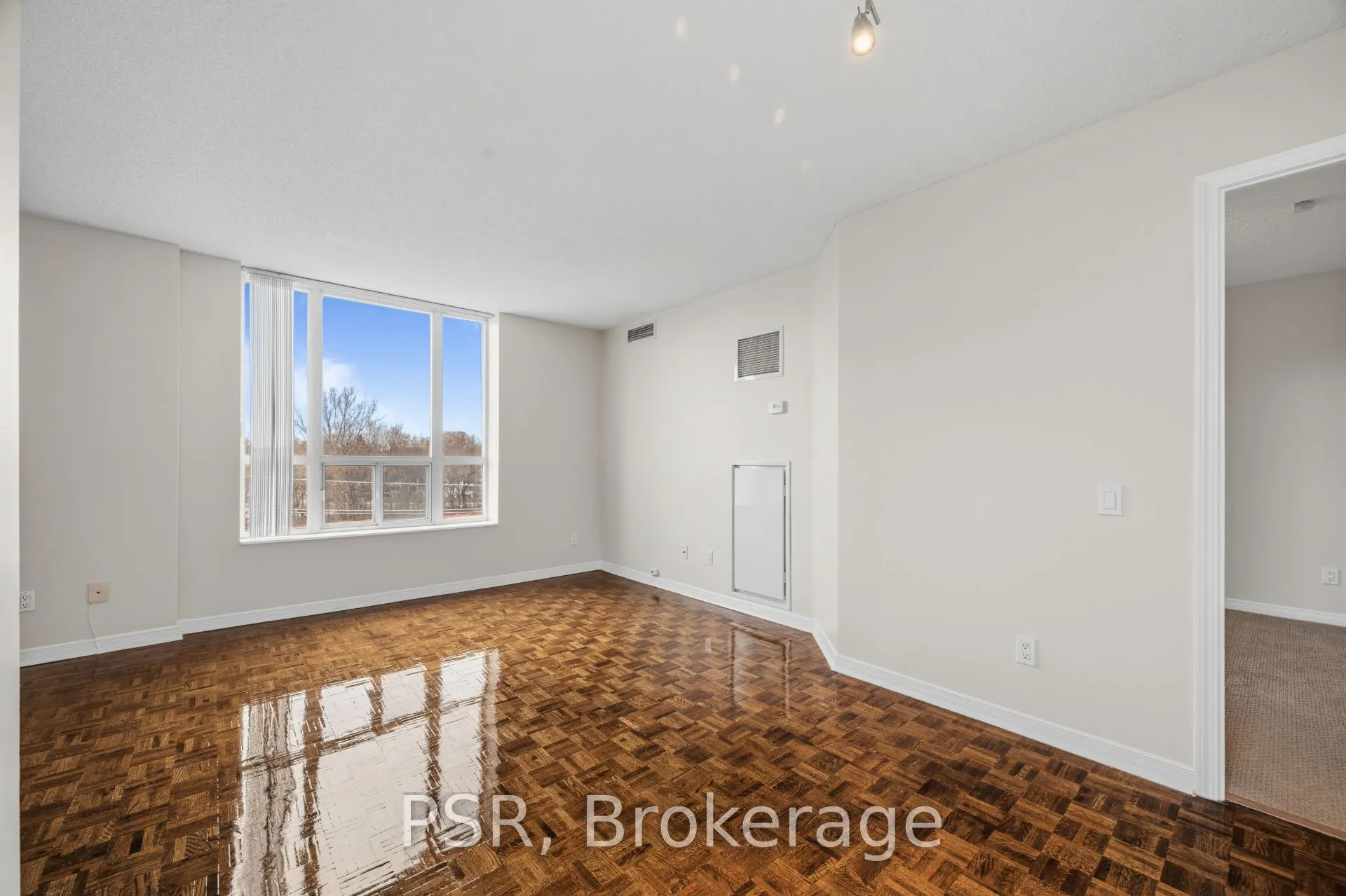 515 Rosewell Avenue #302