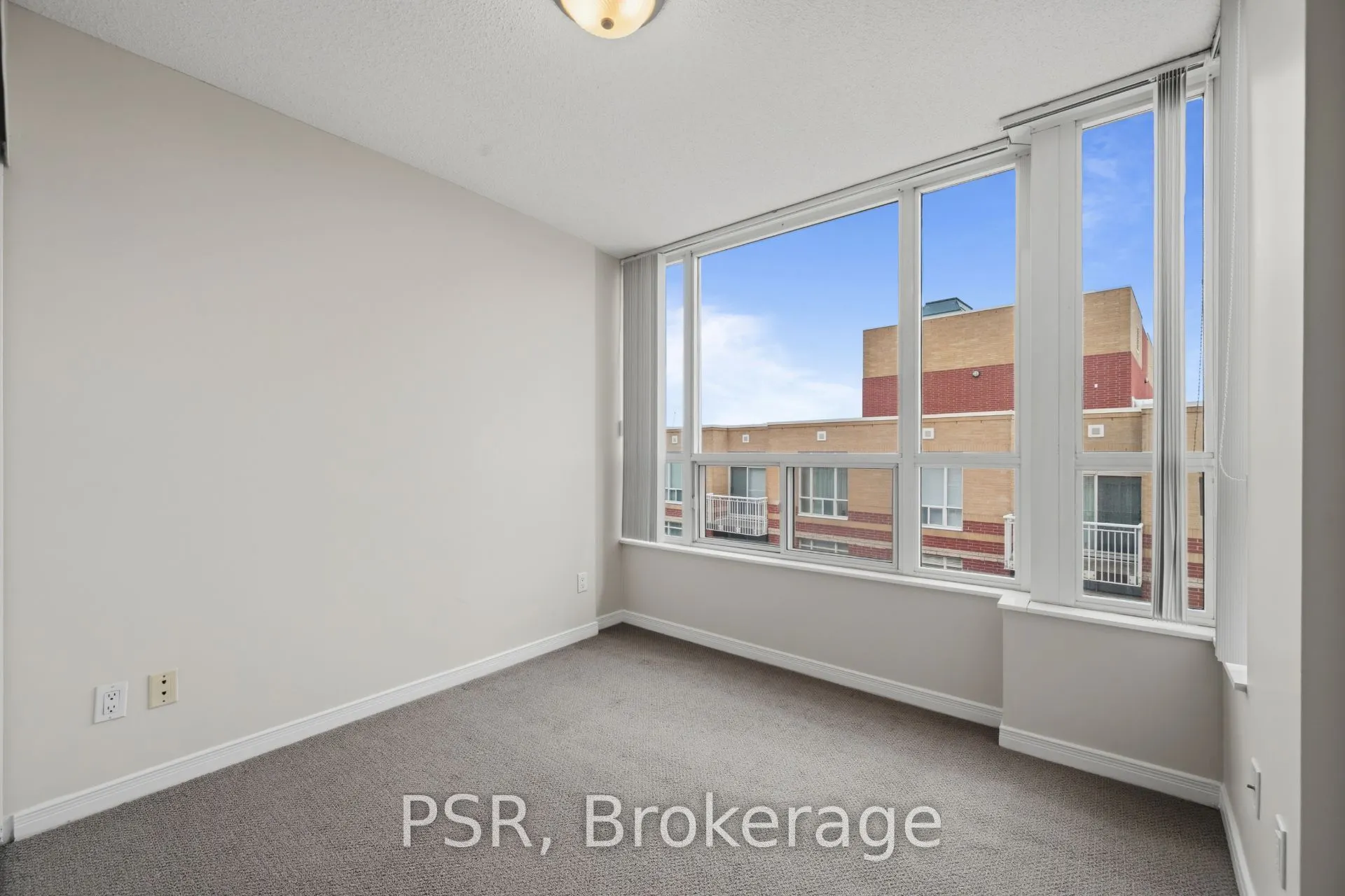 515 Rosewell Avenue #302