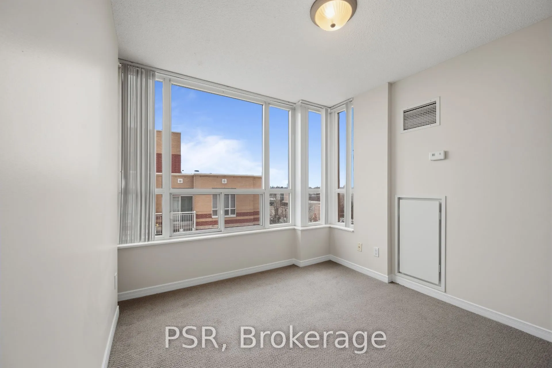 515 Rosewell Avenue #302