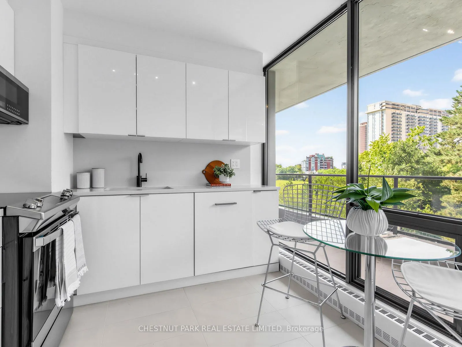 10 Avoca Avenue #401