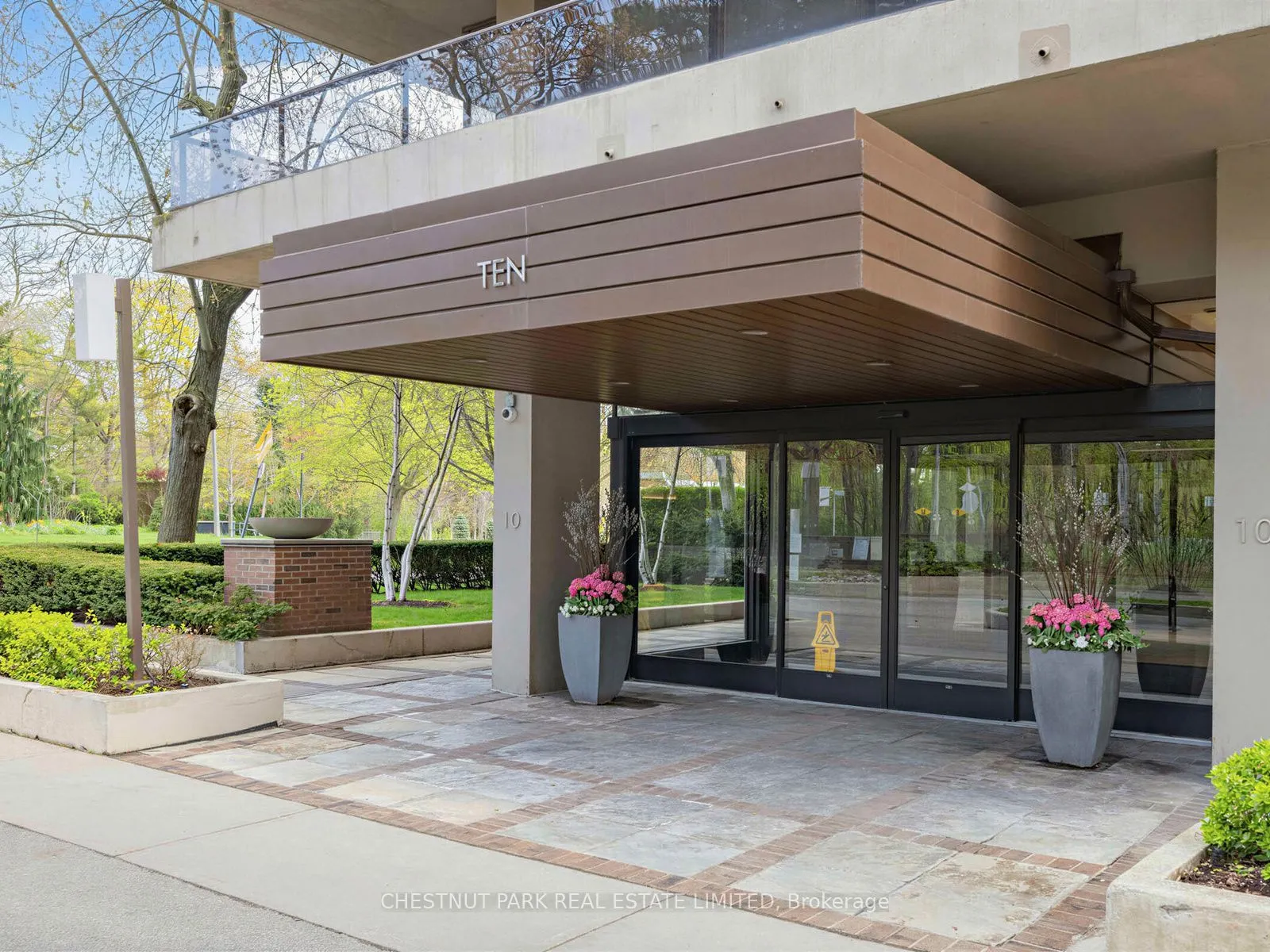 10 Avoca Avenue #401
