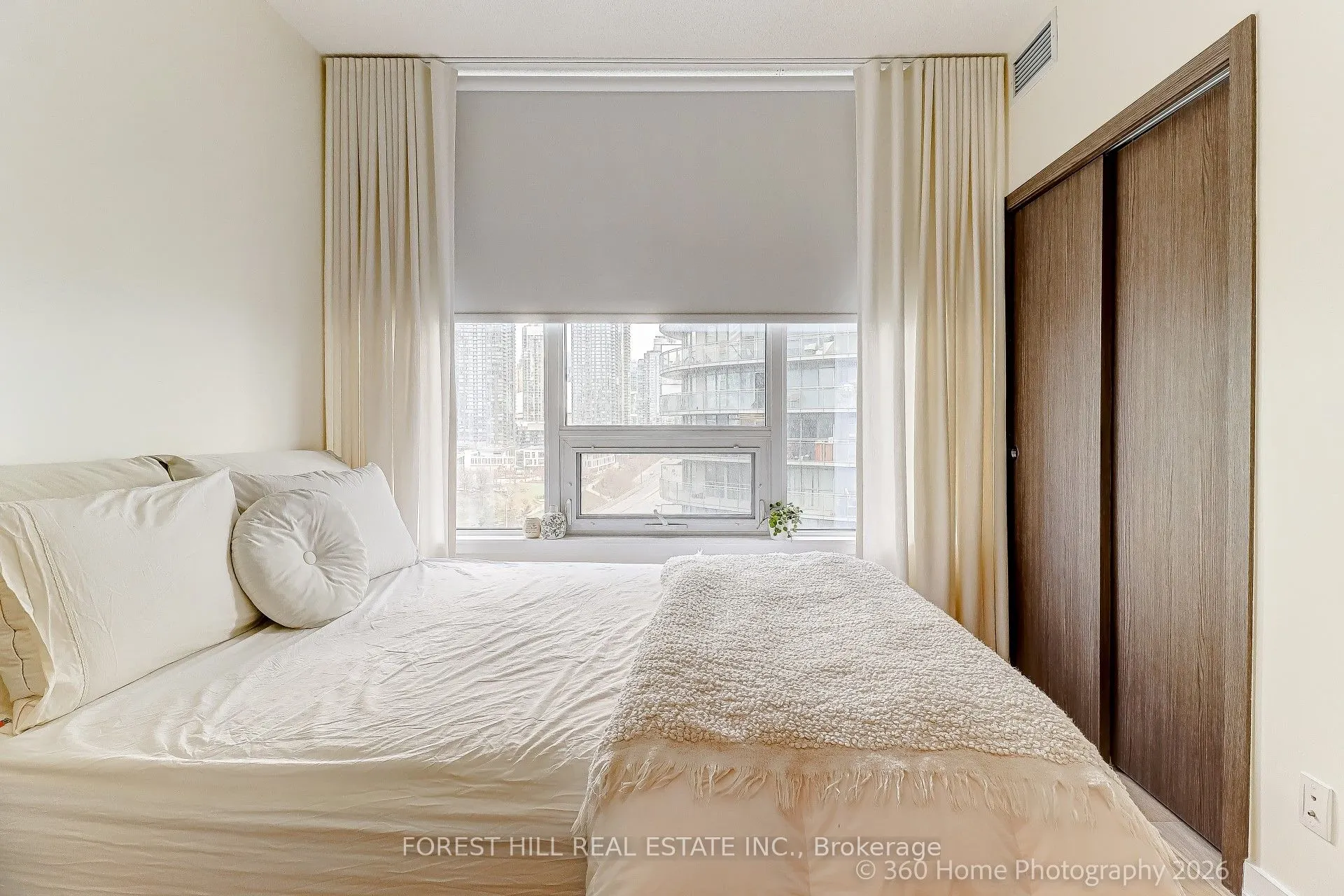 17 Bathurst Street #1215