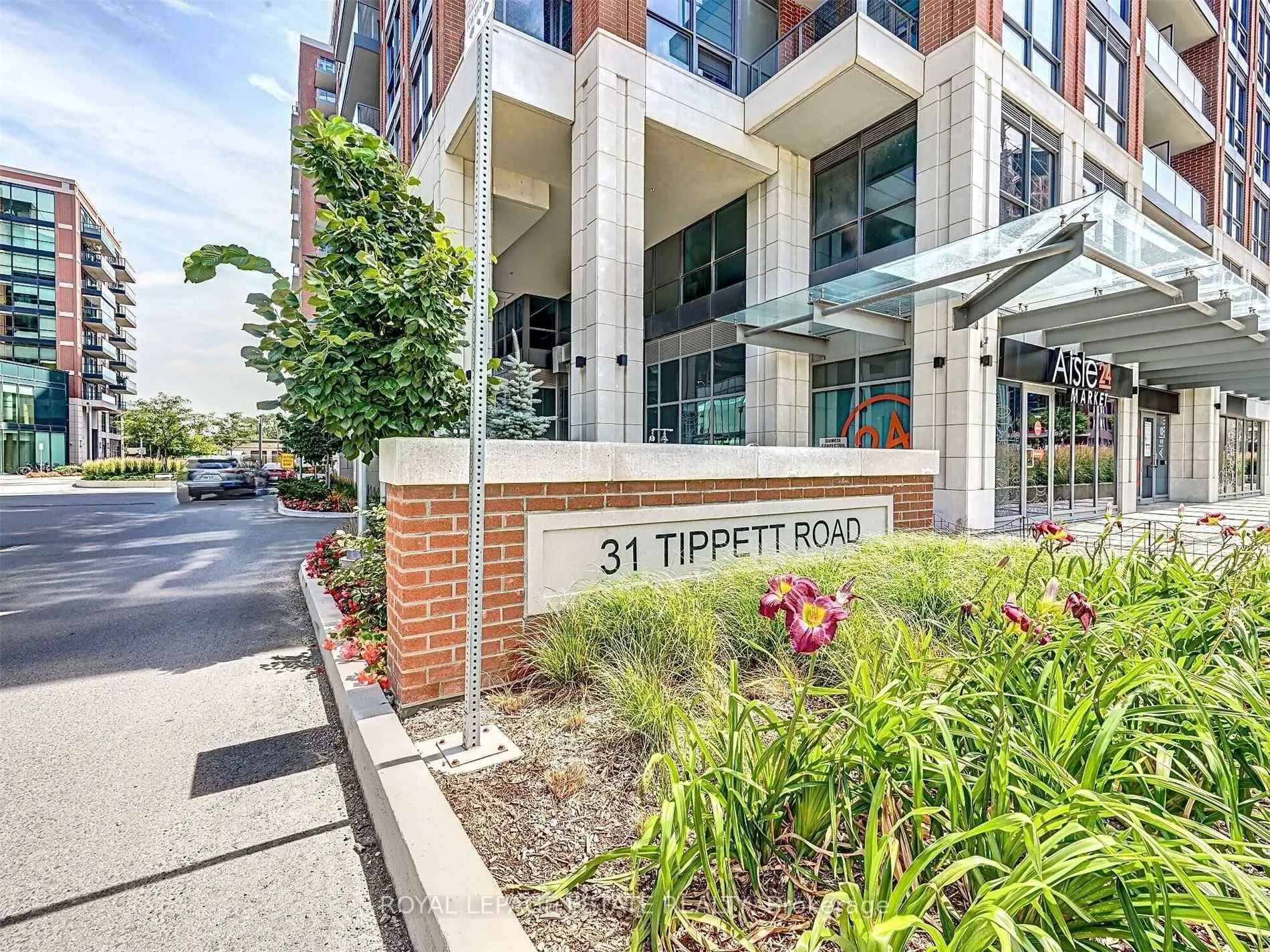 31 Tippett Road #657