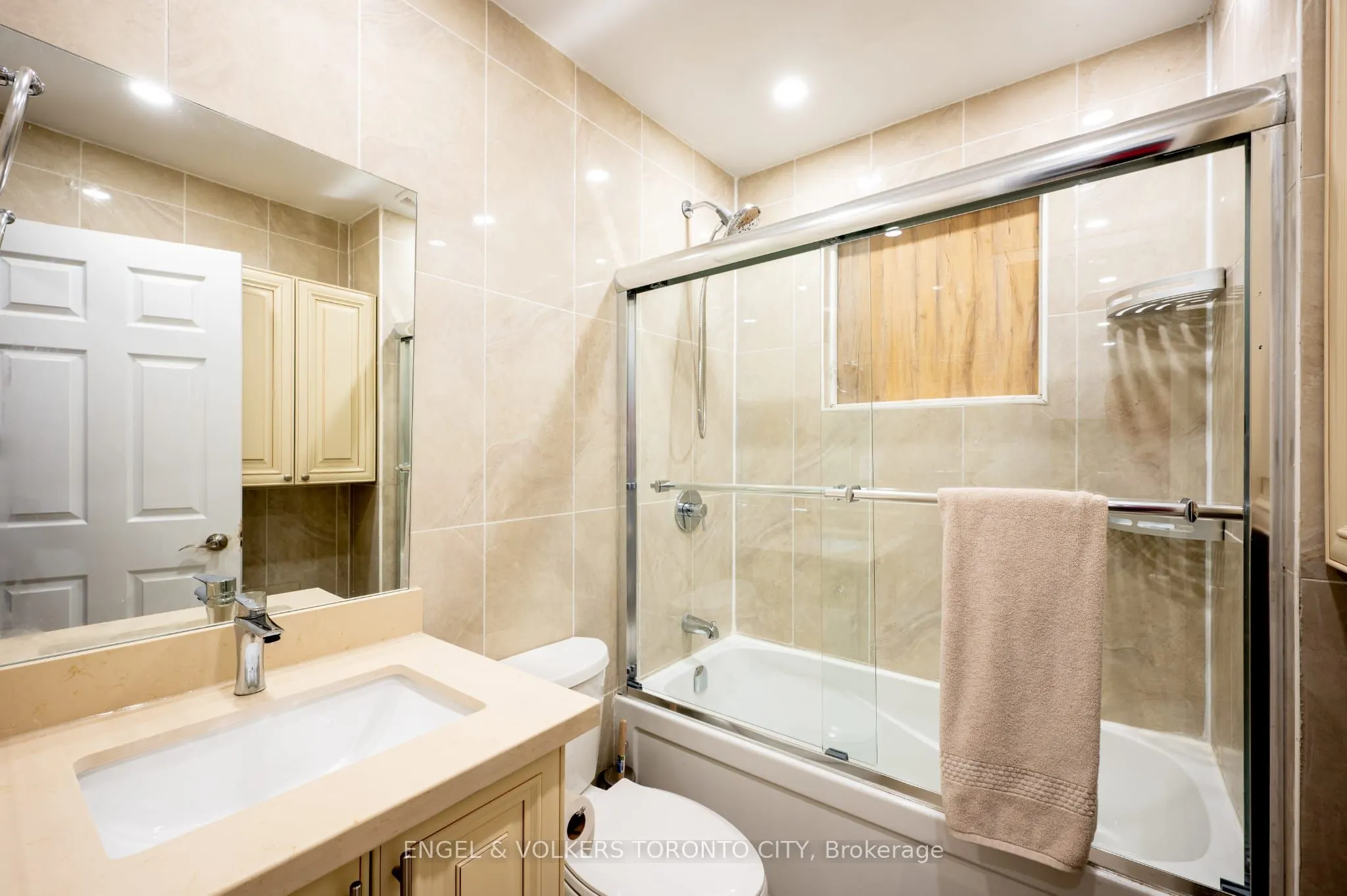 298 Seaton Street