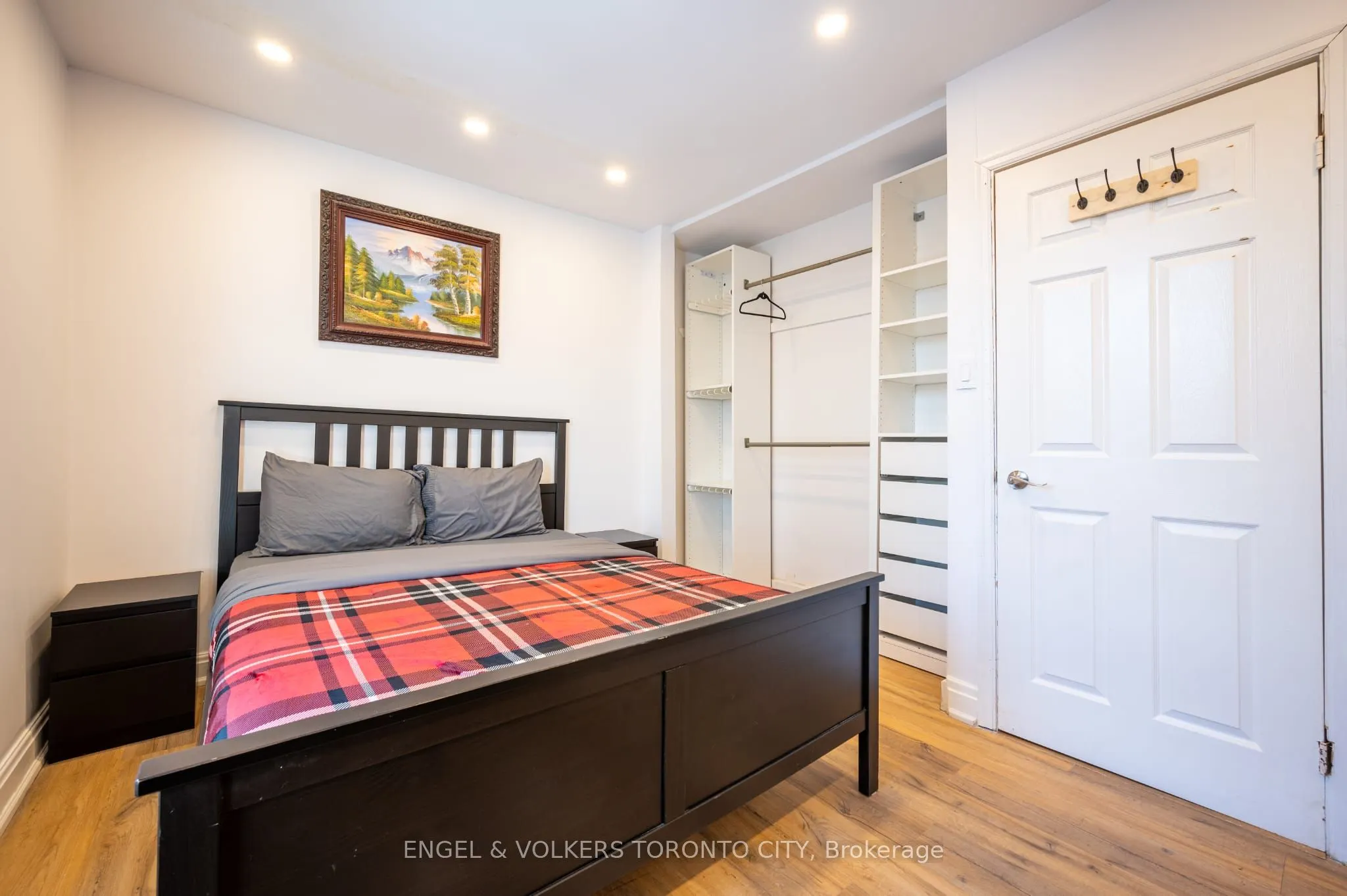 298 Seaton Street