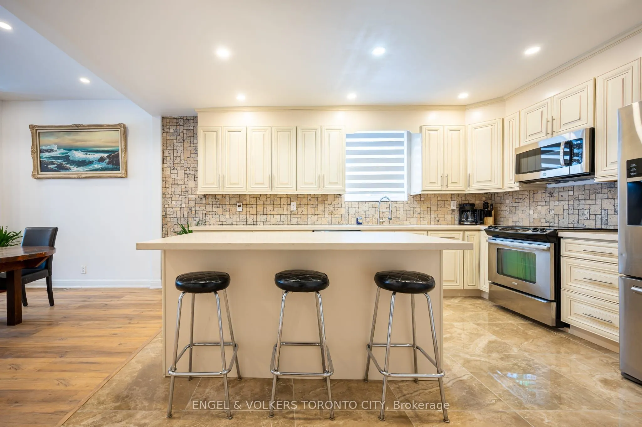 298 Seaton Street
