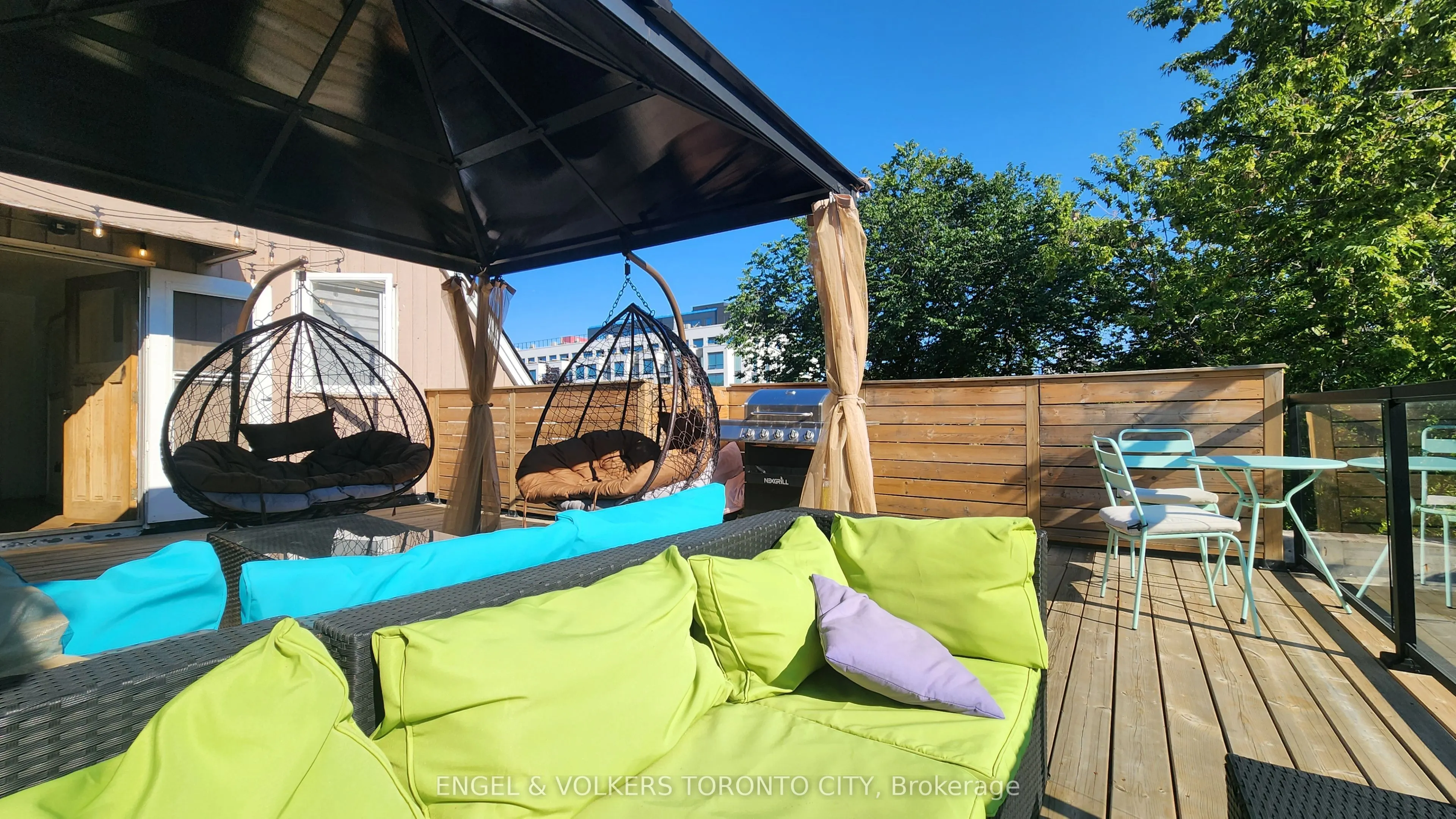 298 Seaton Street
