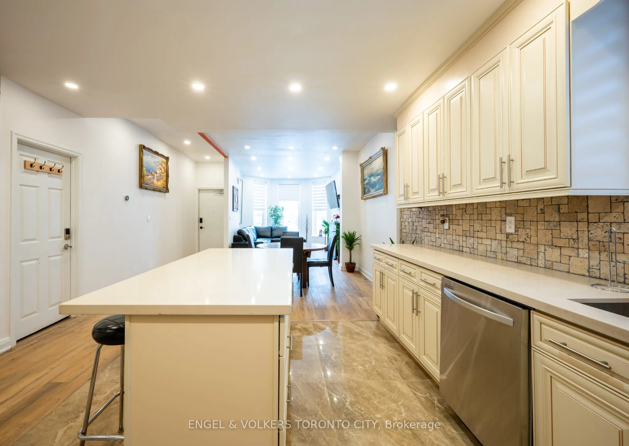 298 Seaton Street