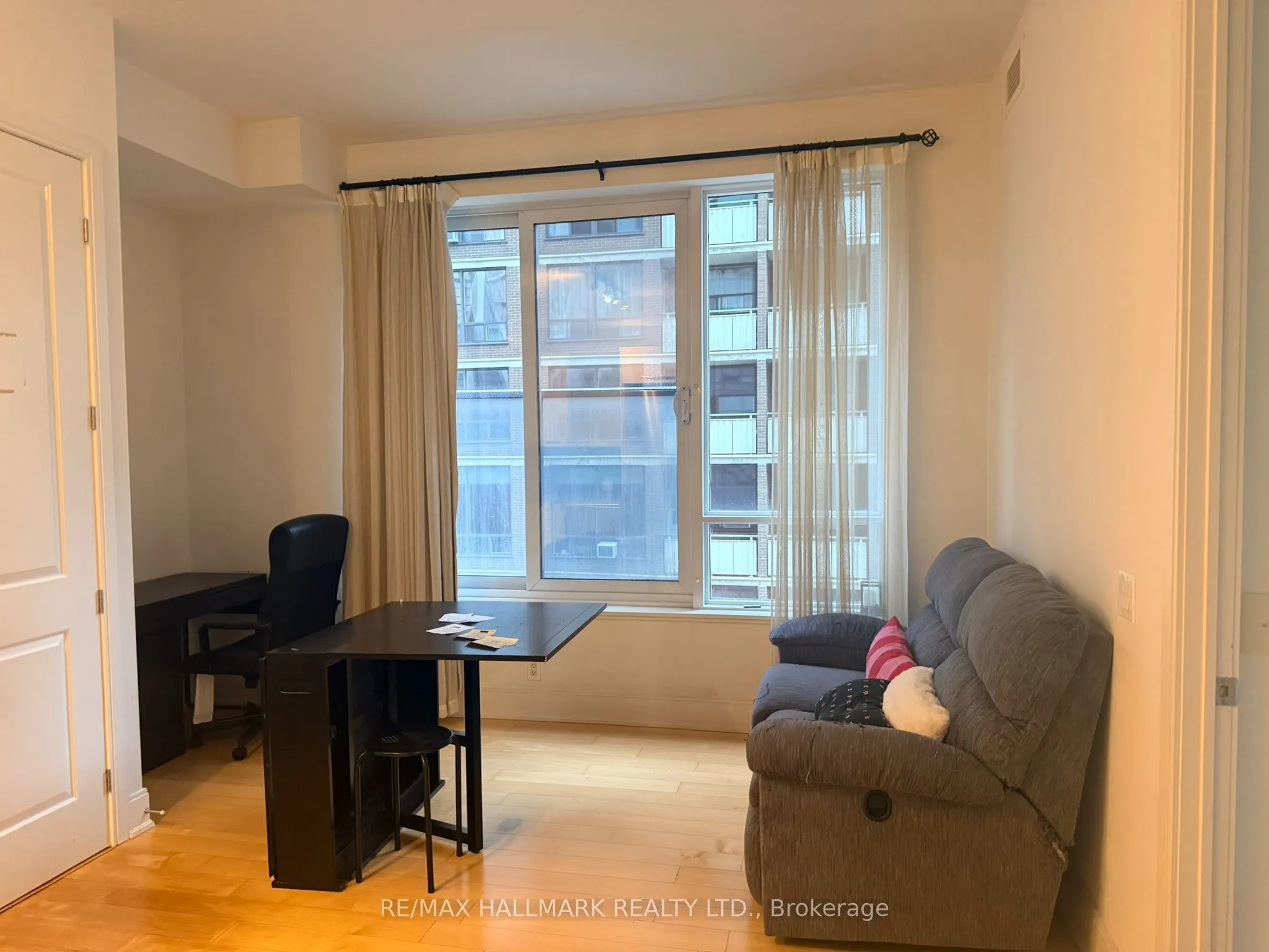 21 Balmuto Street #803
