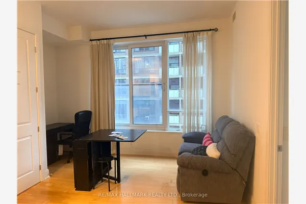 21 Balmuto Street #803