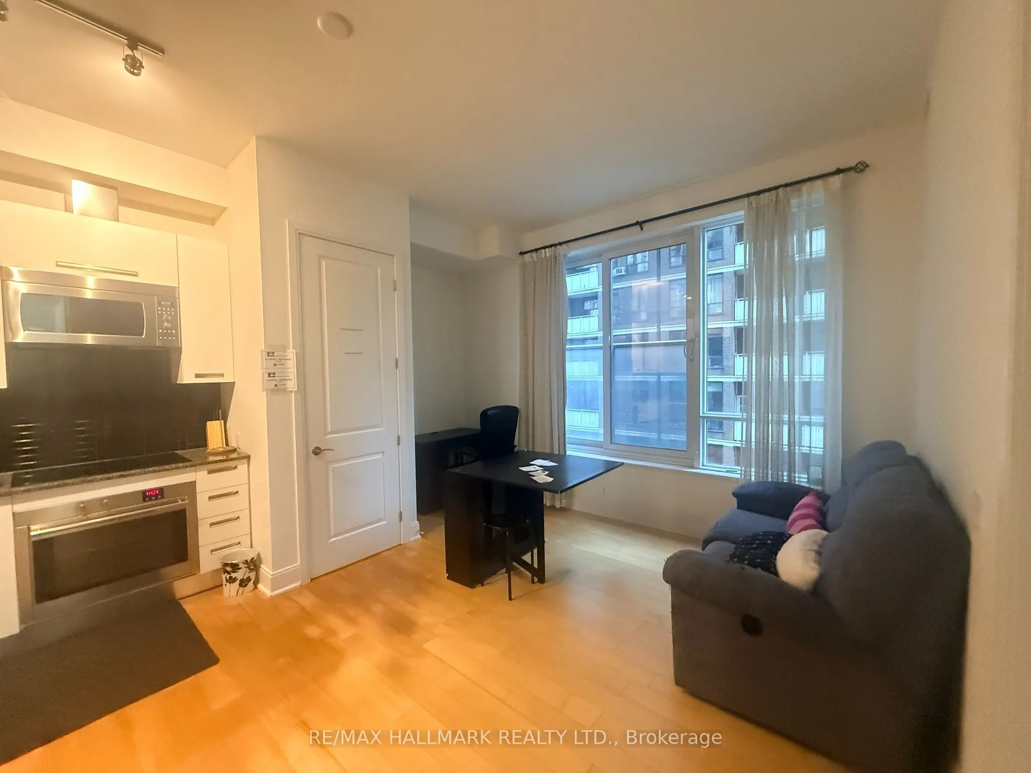 21 Balmuto Street #803