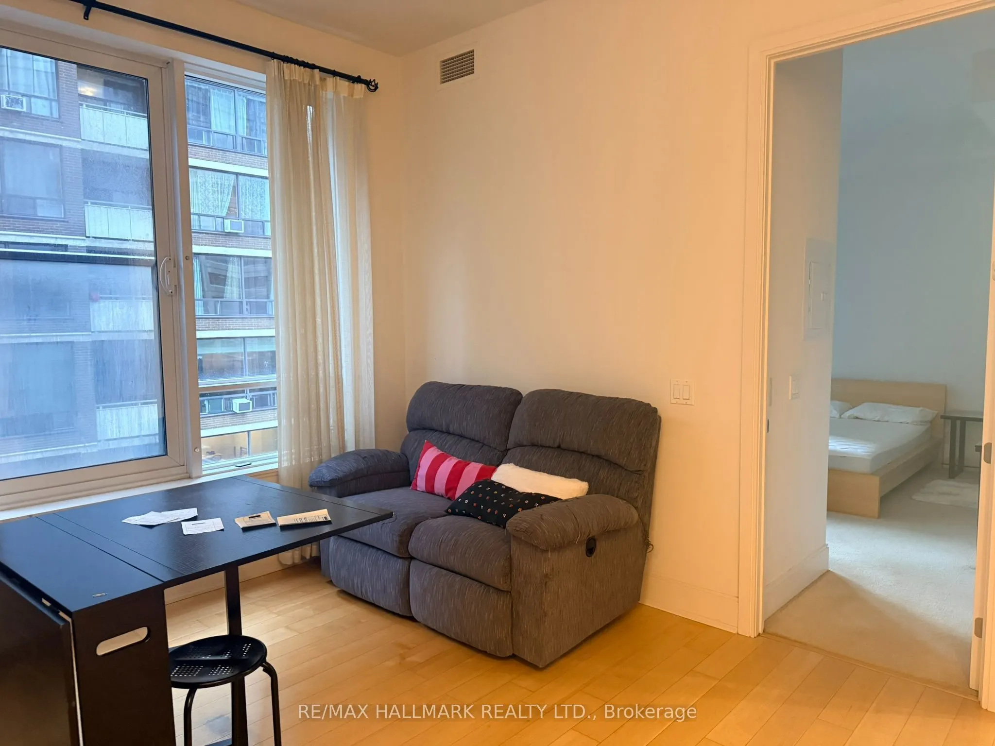 21 Balmuto Street #803